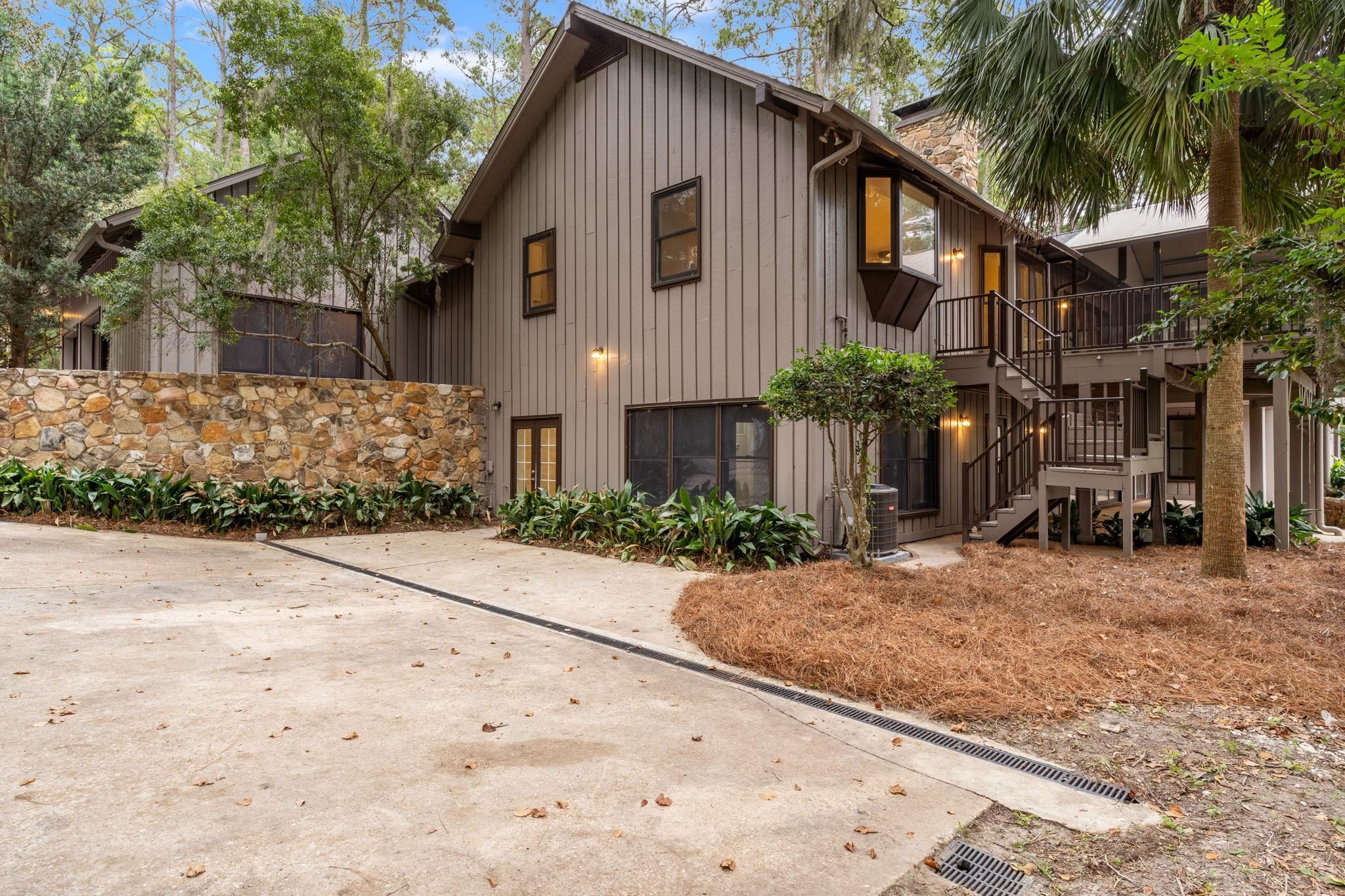 6949 Mcbride Point