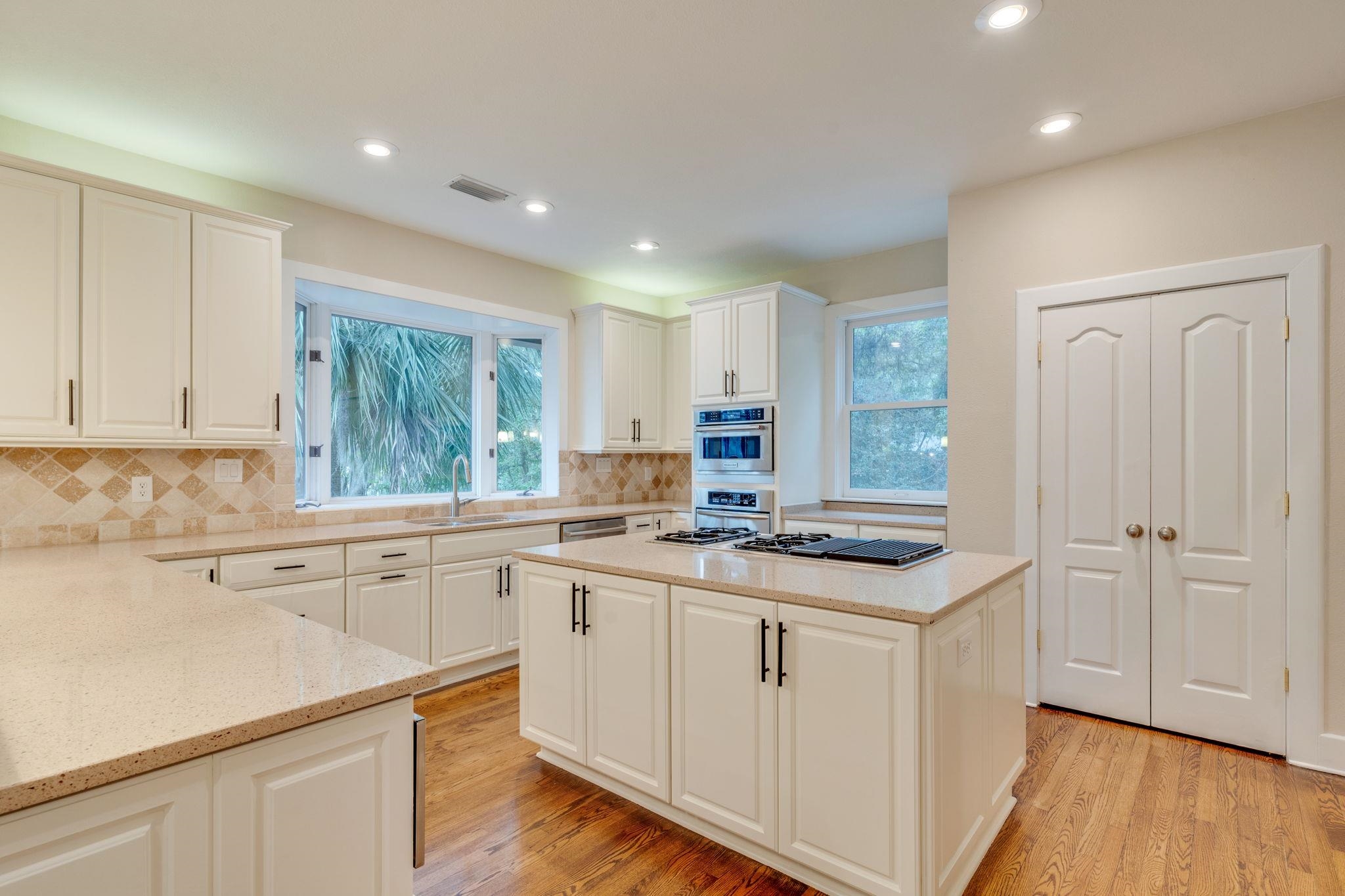 6949 Mcbride Point
