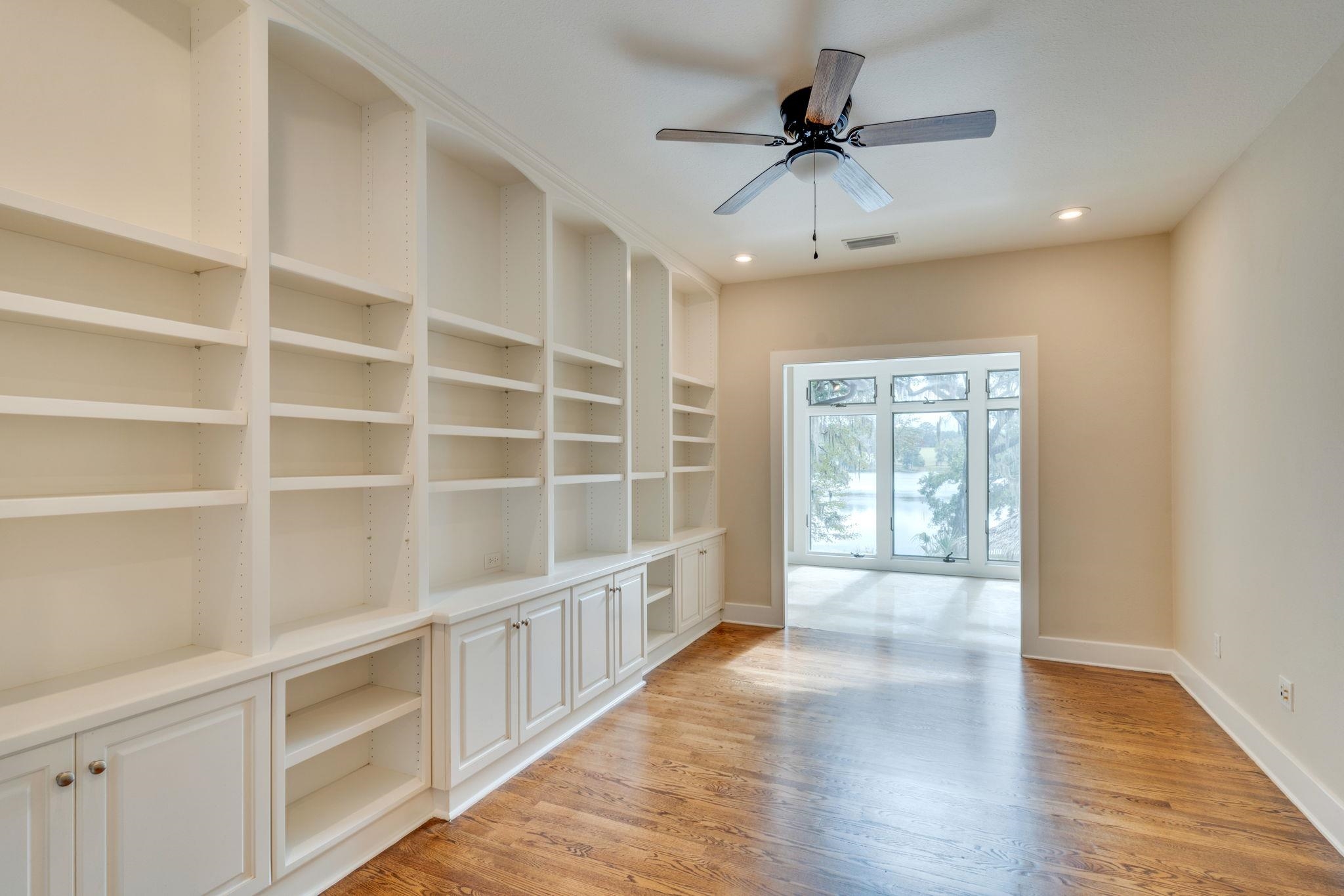 6949 Mcbride Point