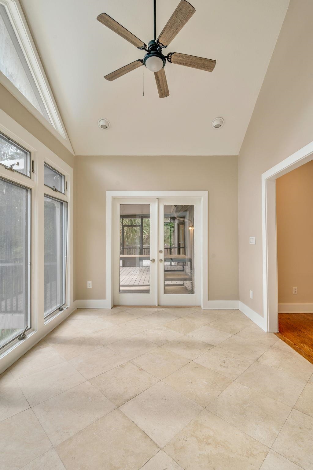 6949 Mcbride Point