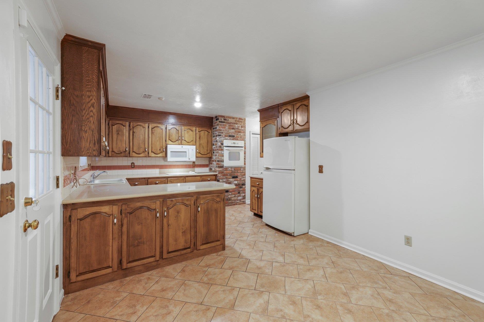 3411 Deer Lane Drive