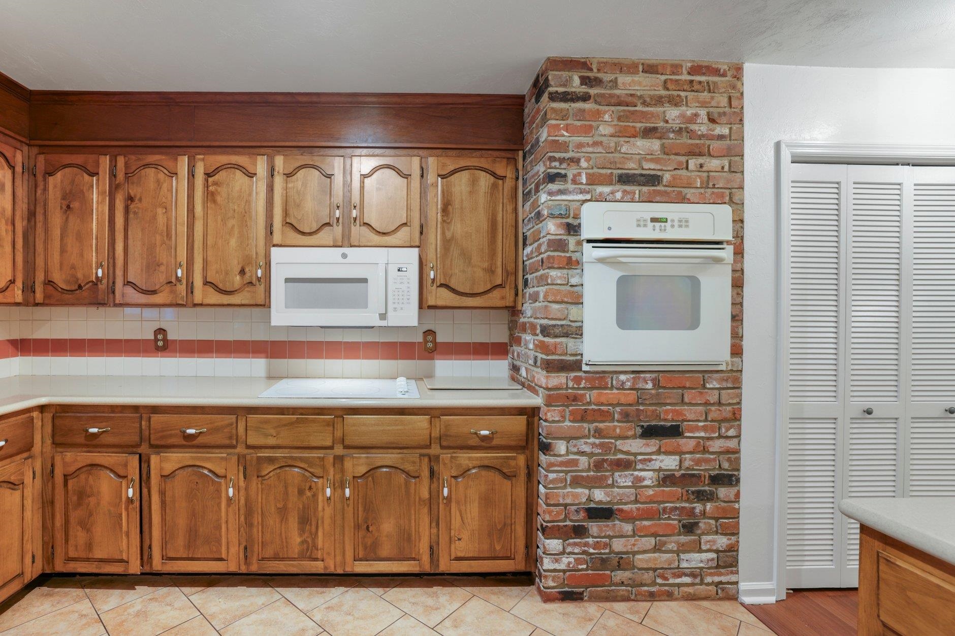 3411 Deer Lane Drive