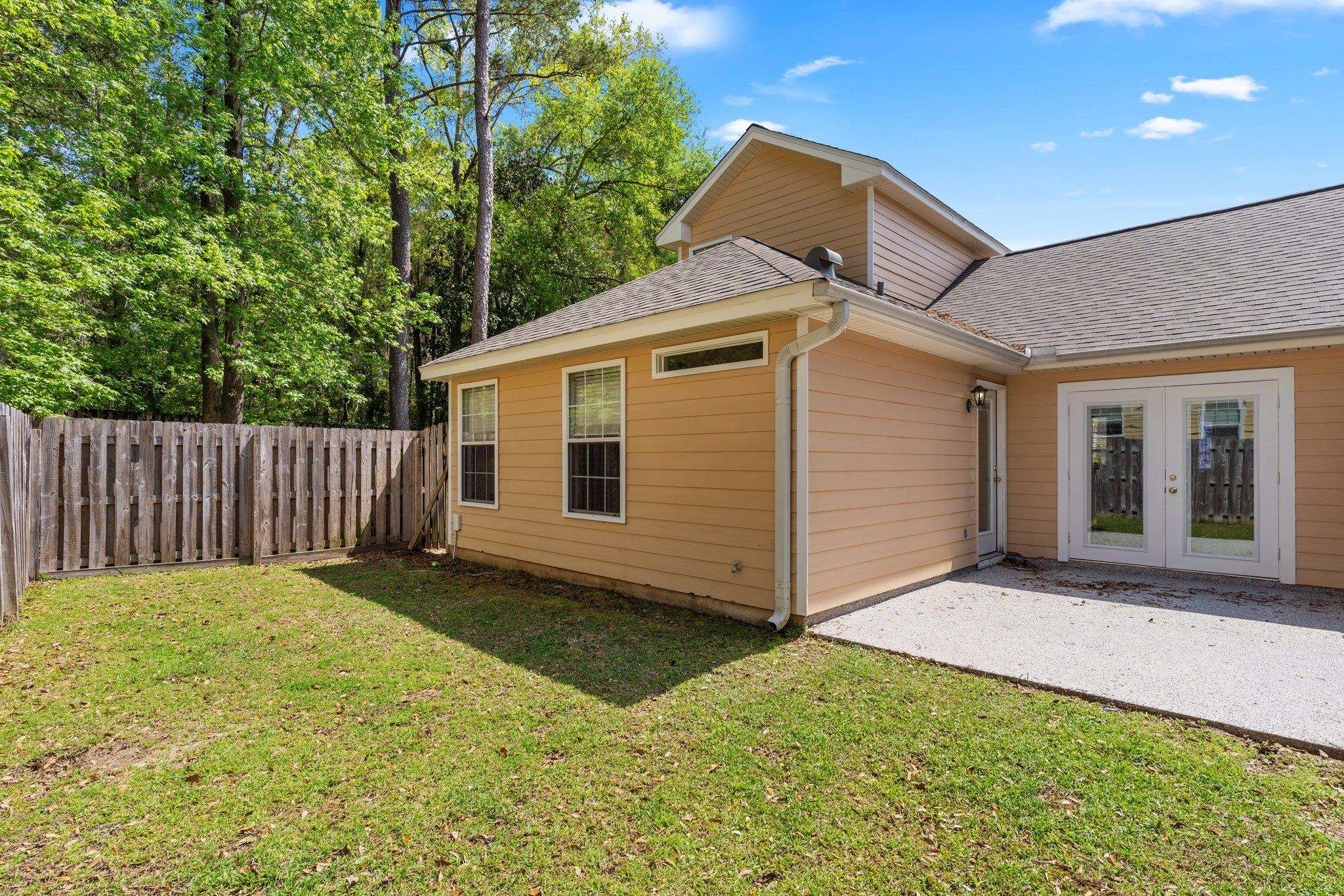 2711 Laurelwood Lane