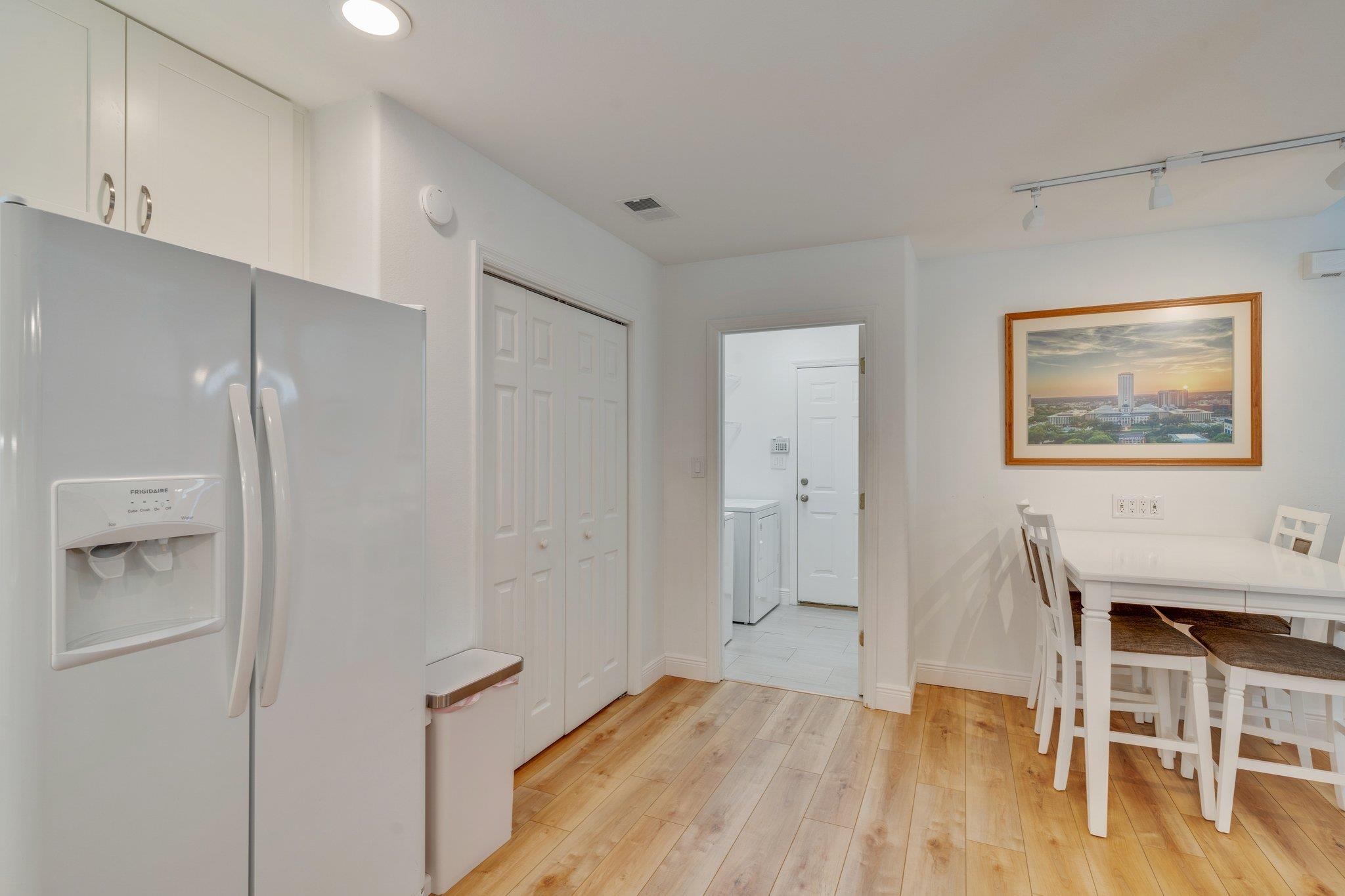 2711 Laurelwood Lane