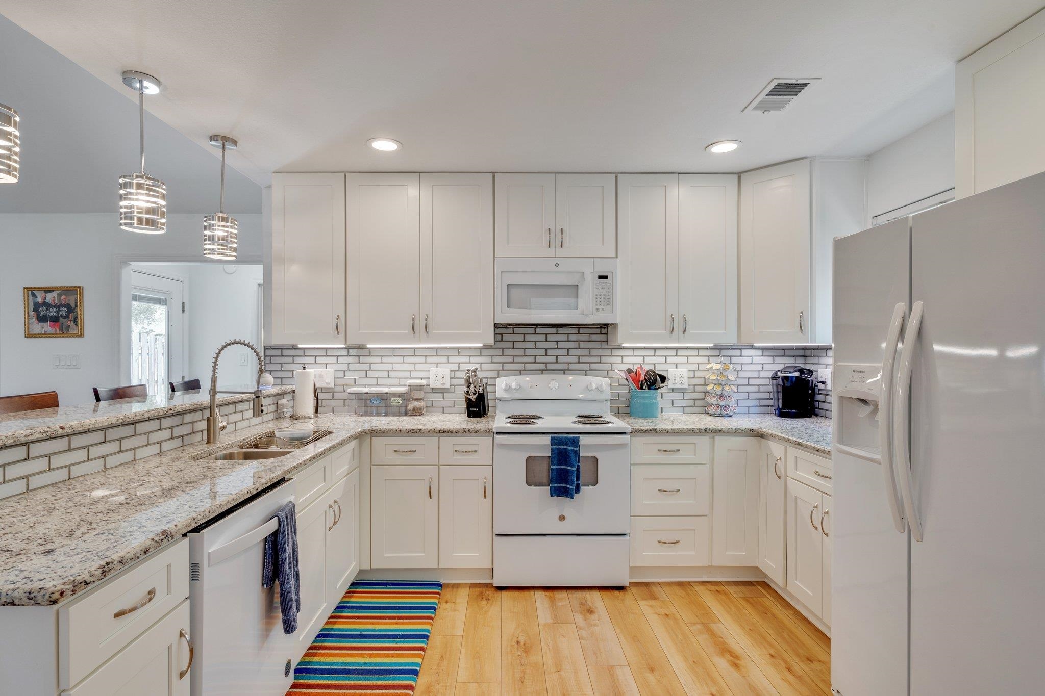 2711 Laurelwood Lane