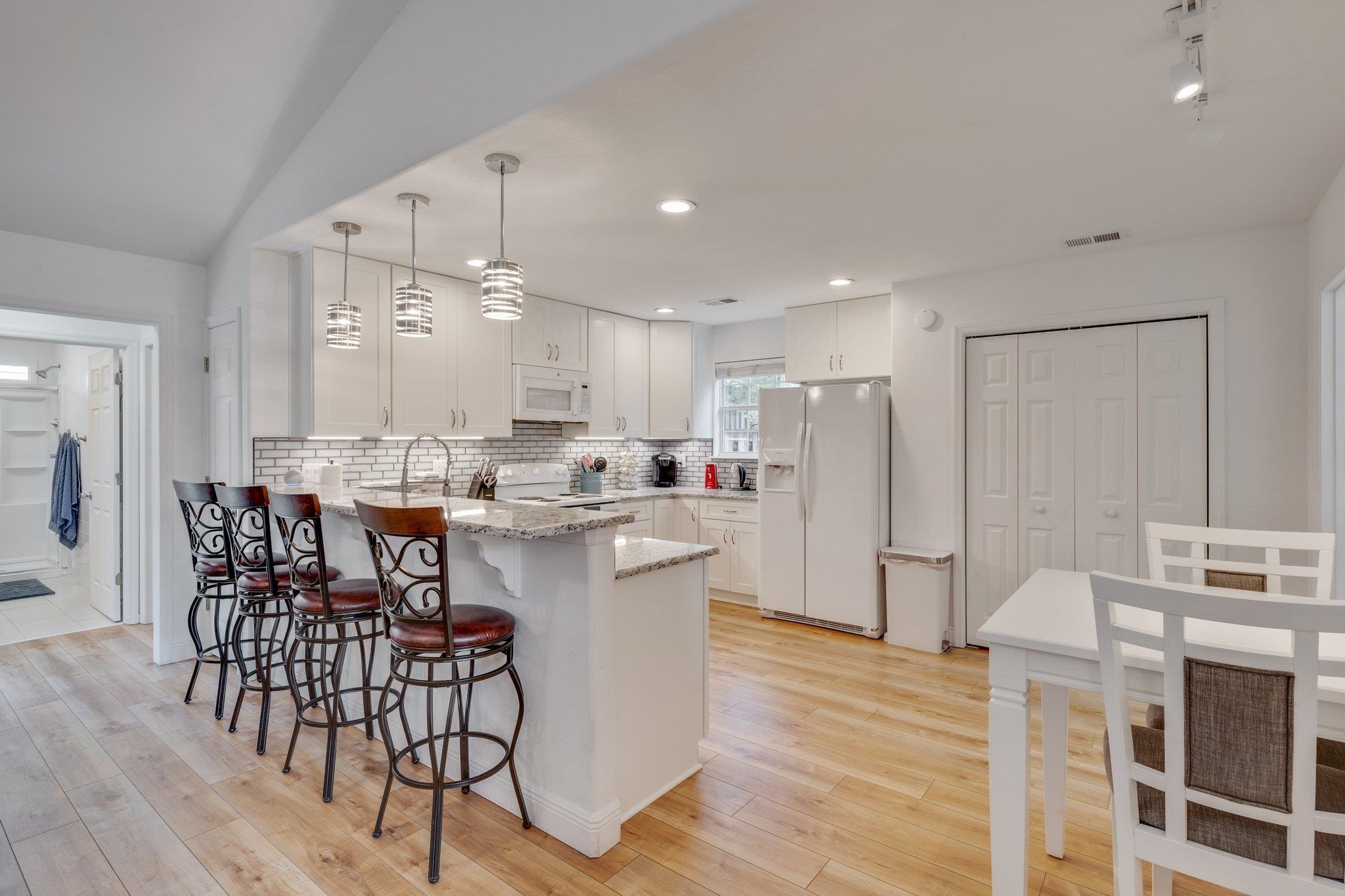 2711 Laurelwood Lane