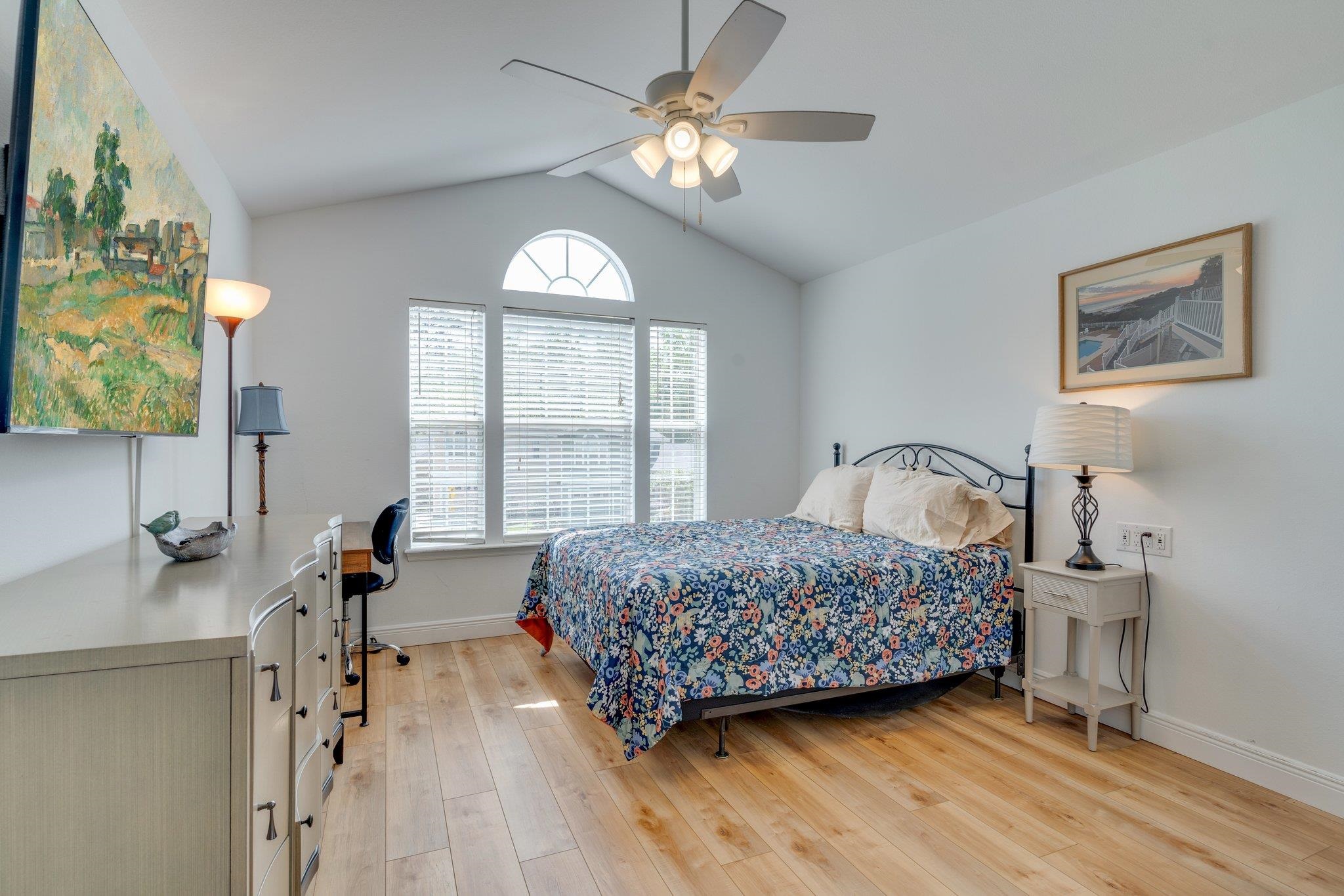 2711 Laurelwood Lane