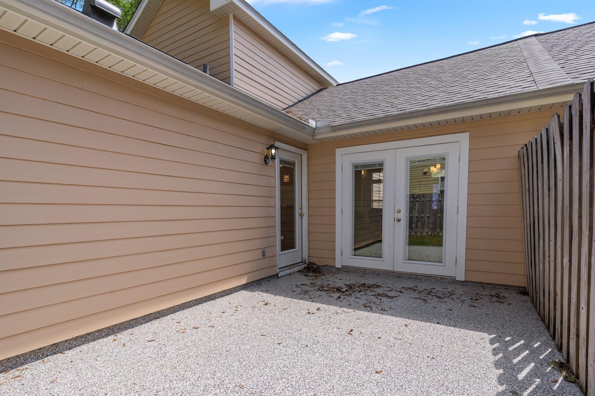 2711 Laurelwood Lane