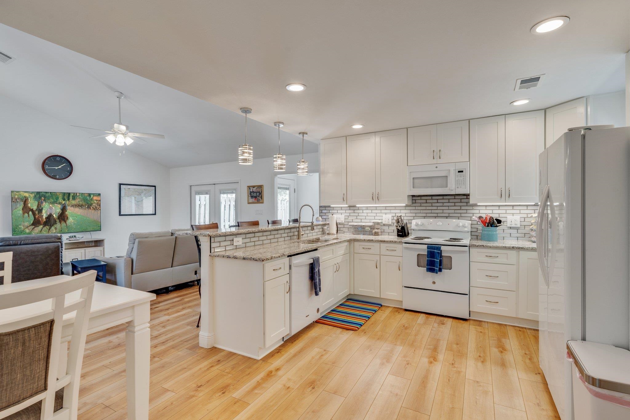 2711 Laurelwood Lane