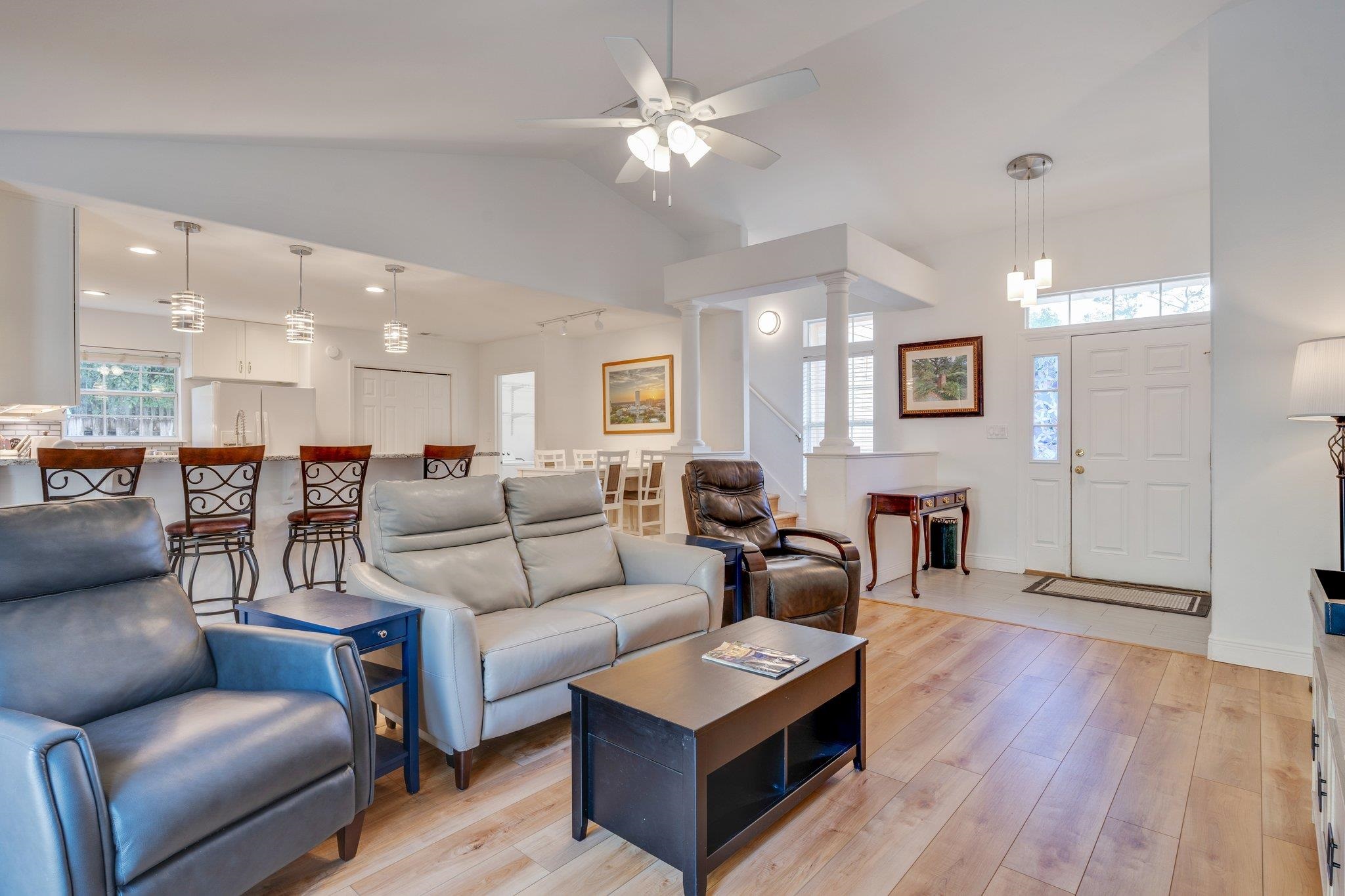 2711 Laurelwood Lane