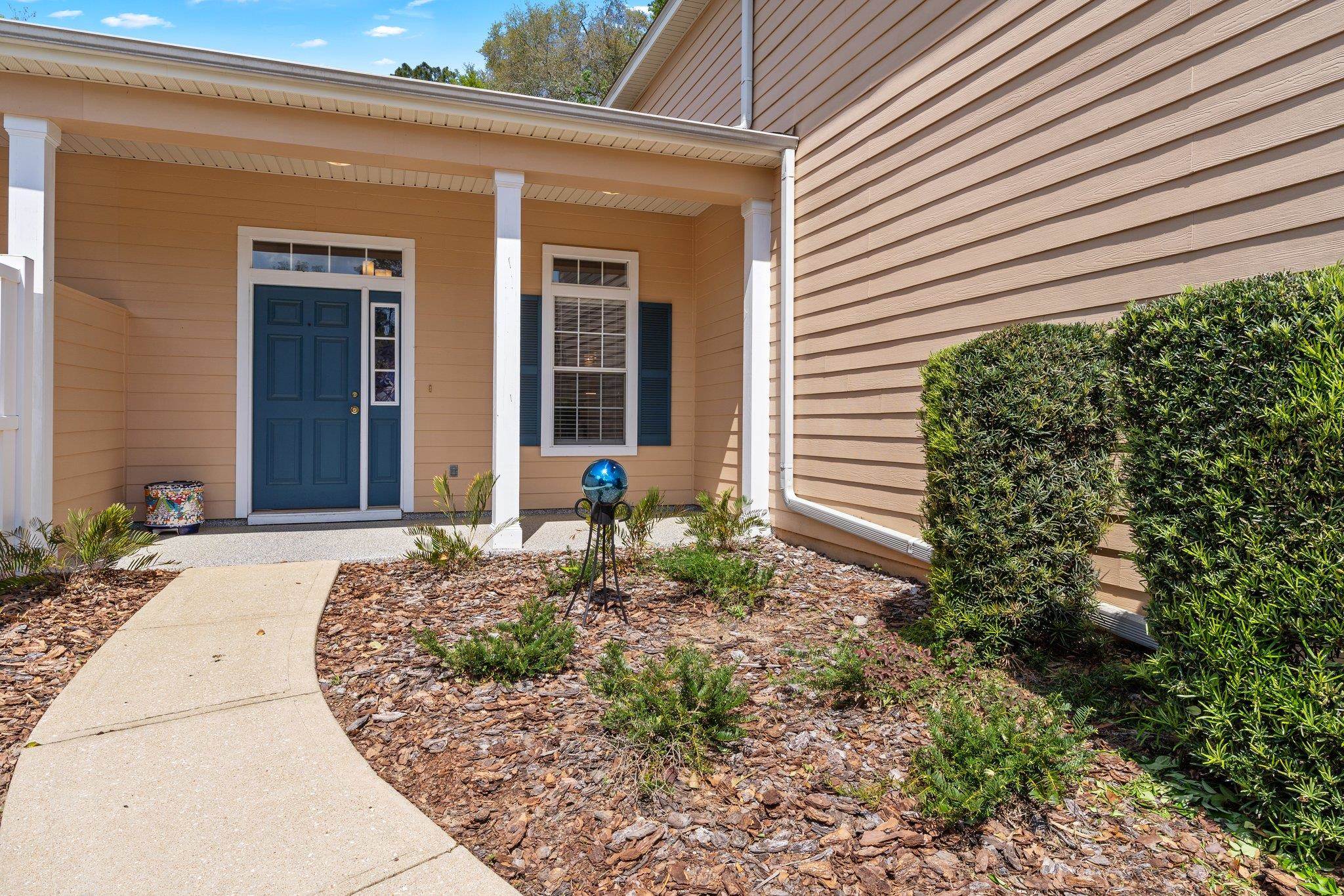 2711 Laurelwood Lane