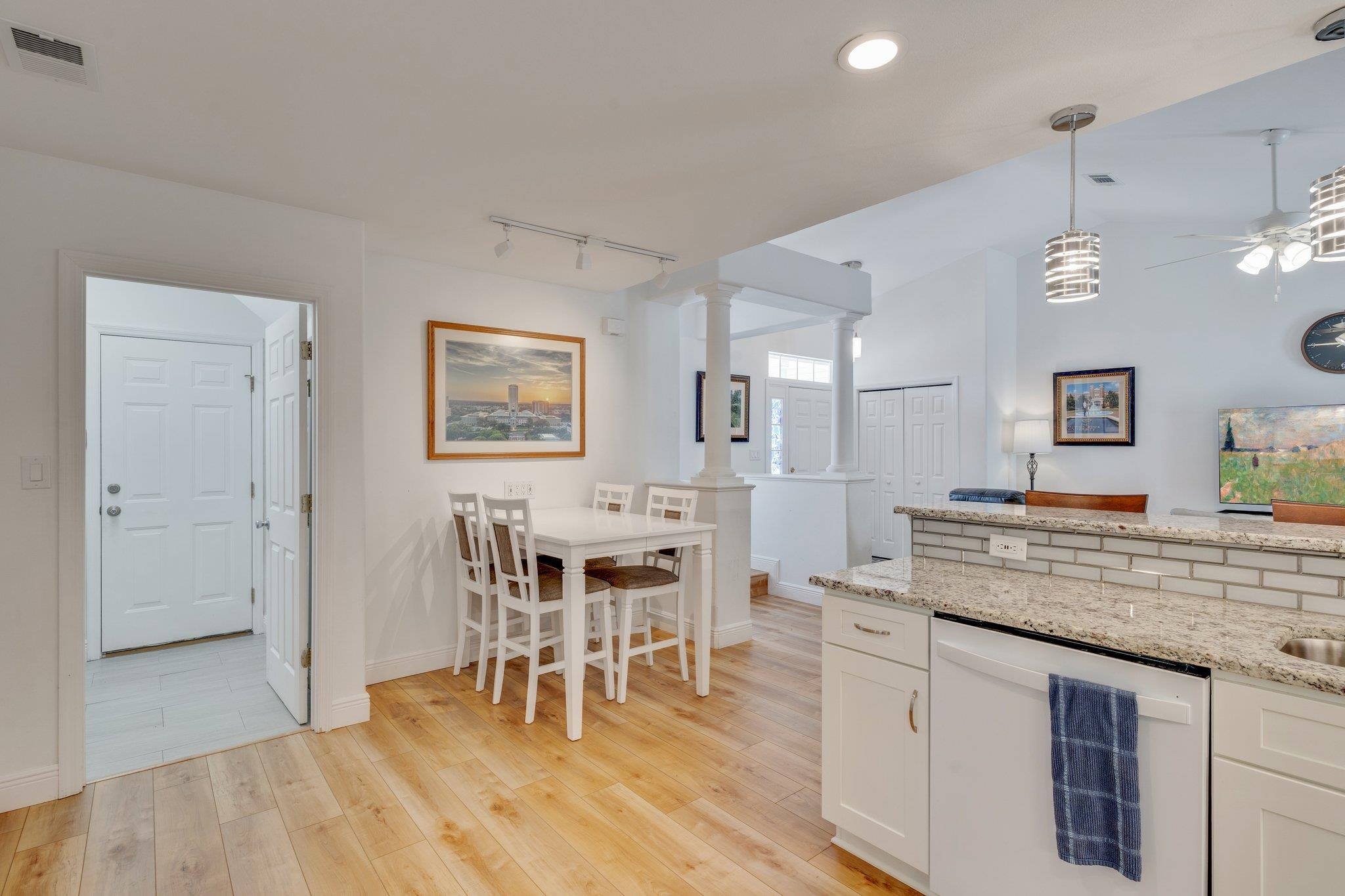 2711 Laurelwood Lane