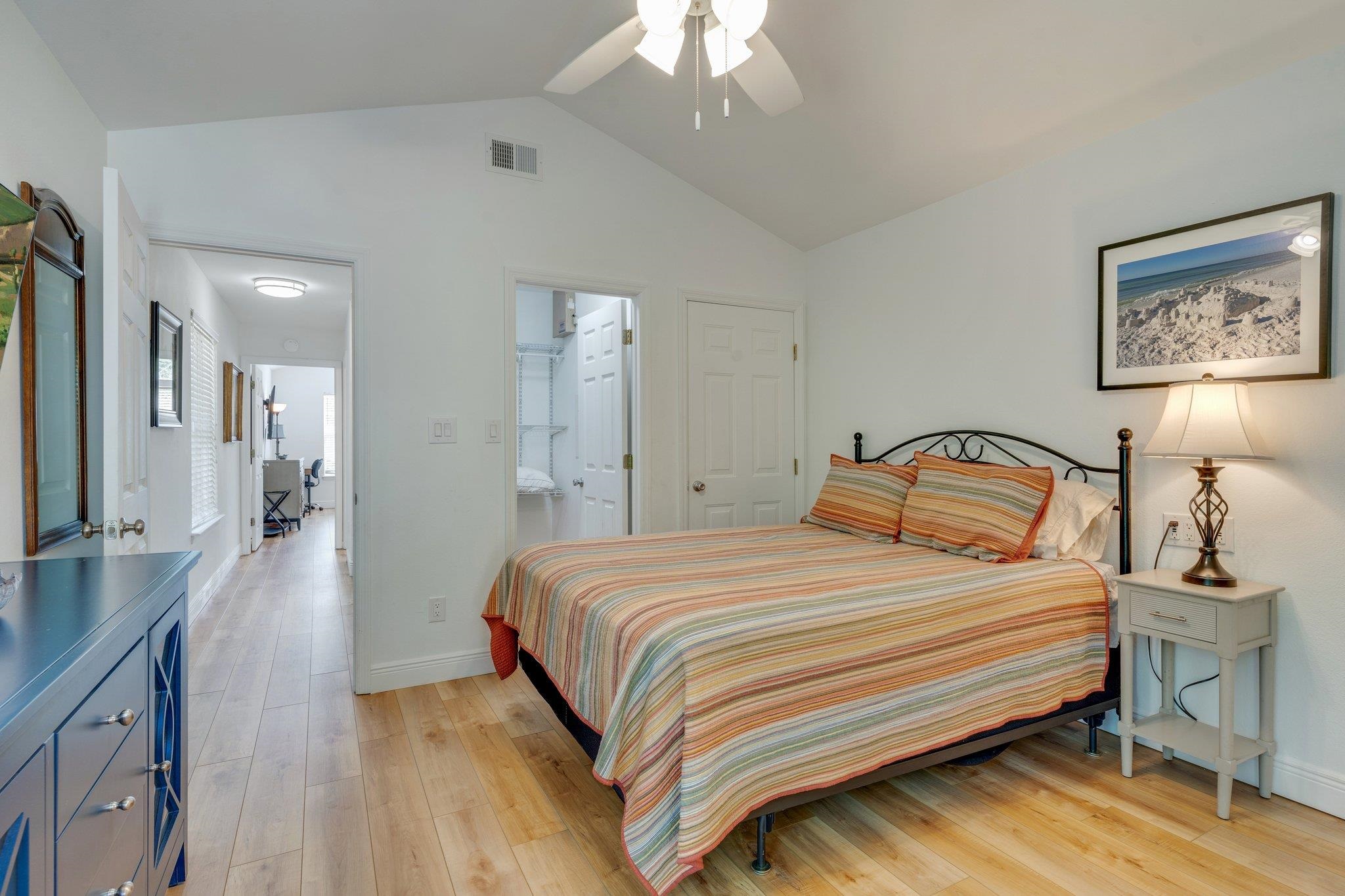 2711 Laurelwood Lane