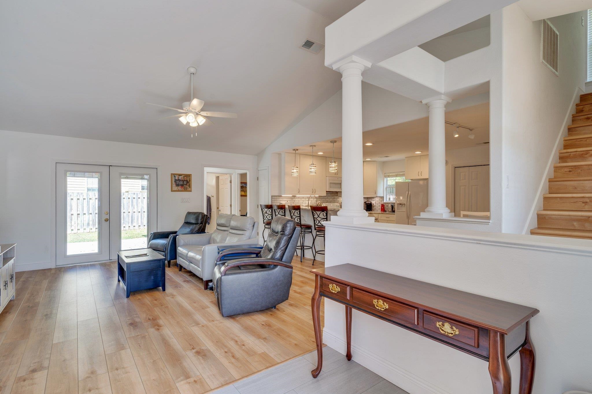 2711 Laurelwood Lane