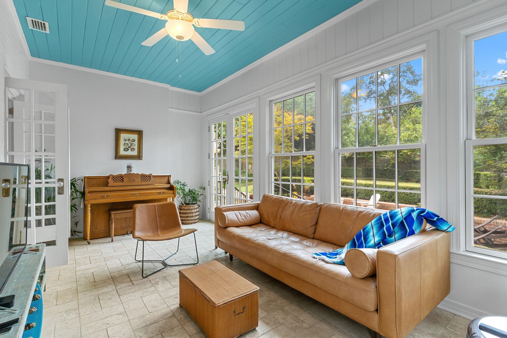 1413 N Randolph Circle