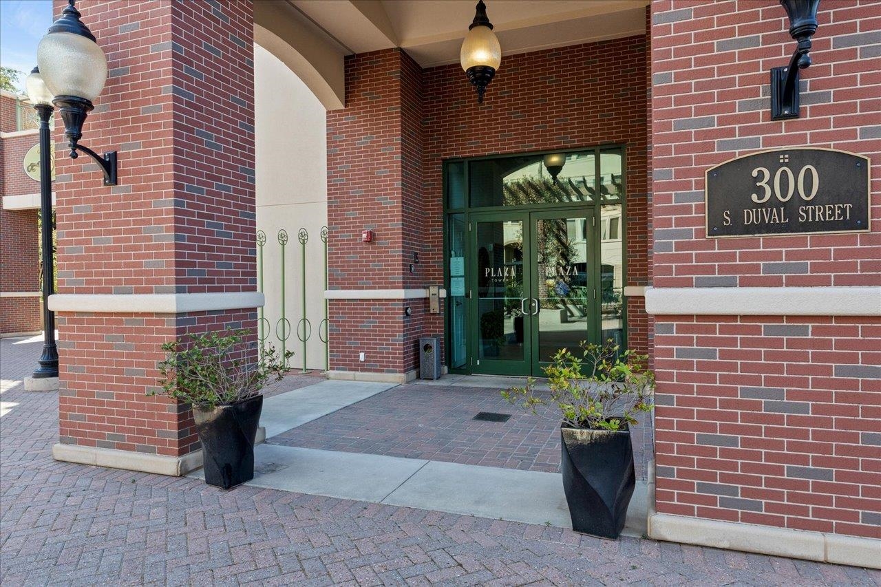 300 S Duval #2209 Street Unit: 2209