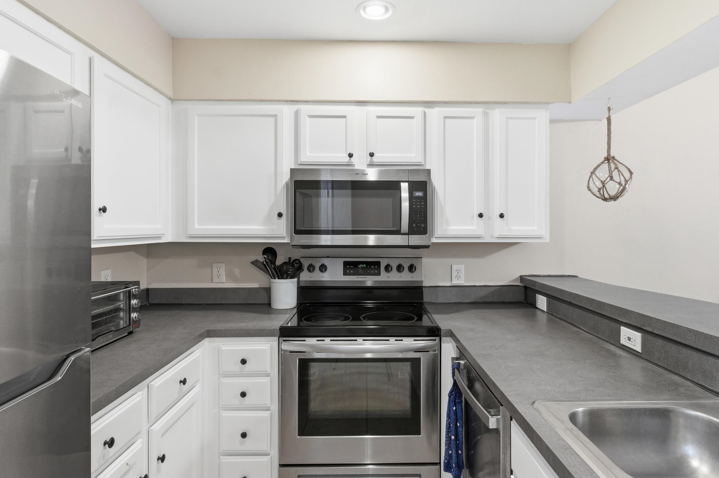 741 White Drive Unit: 32