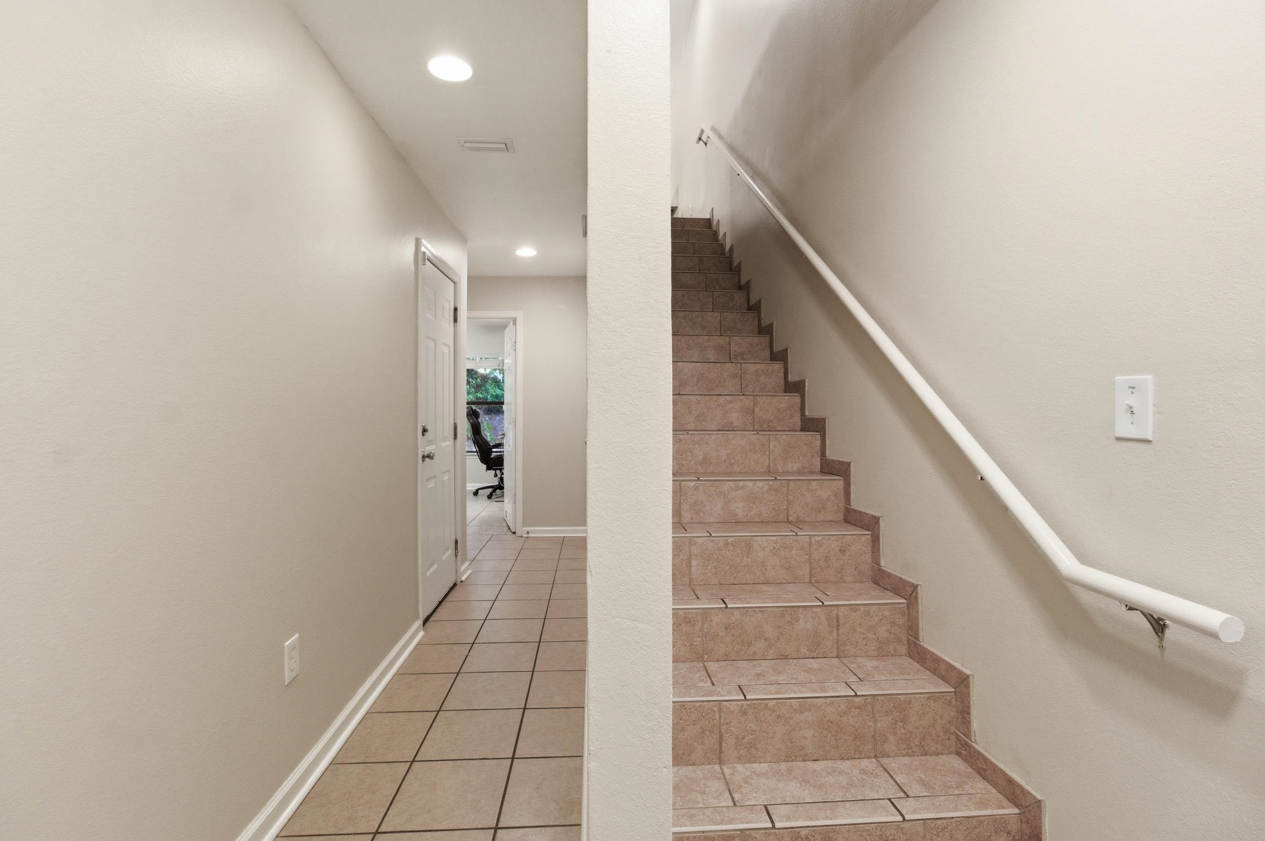 741 White Drive Unit: 32