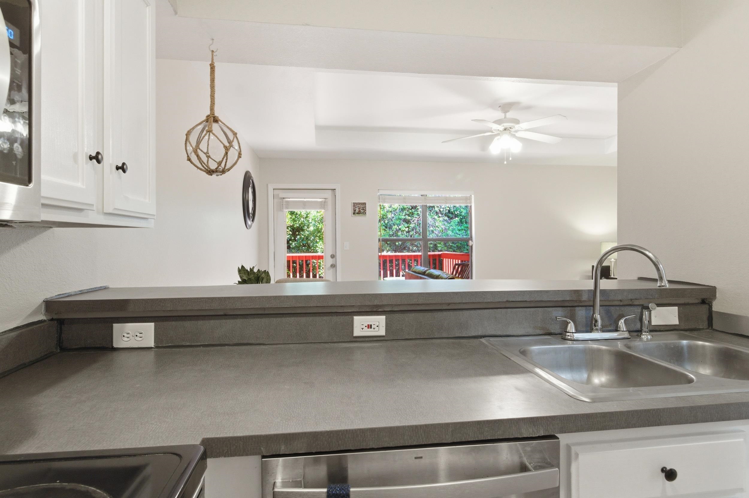 741 White Drive Unit: 32