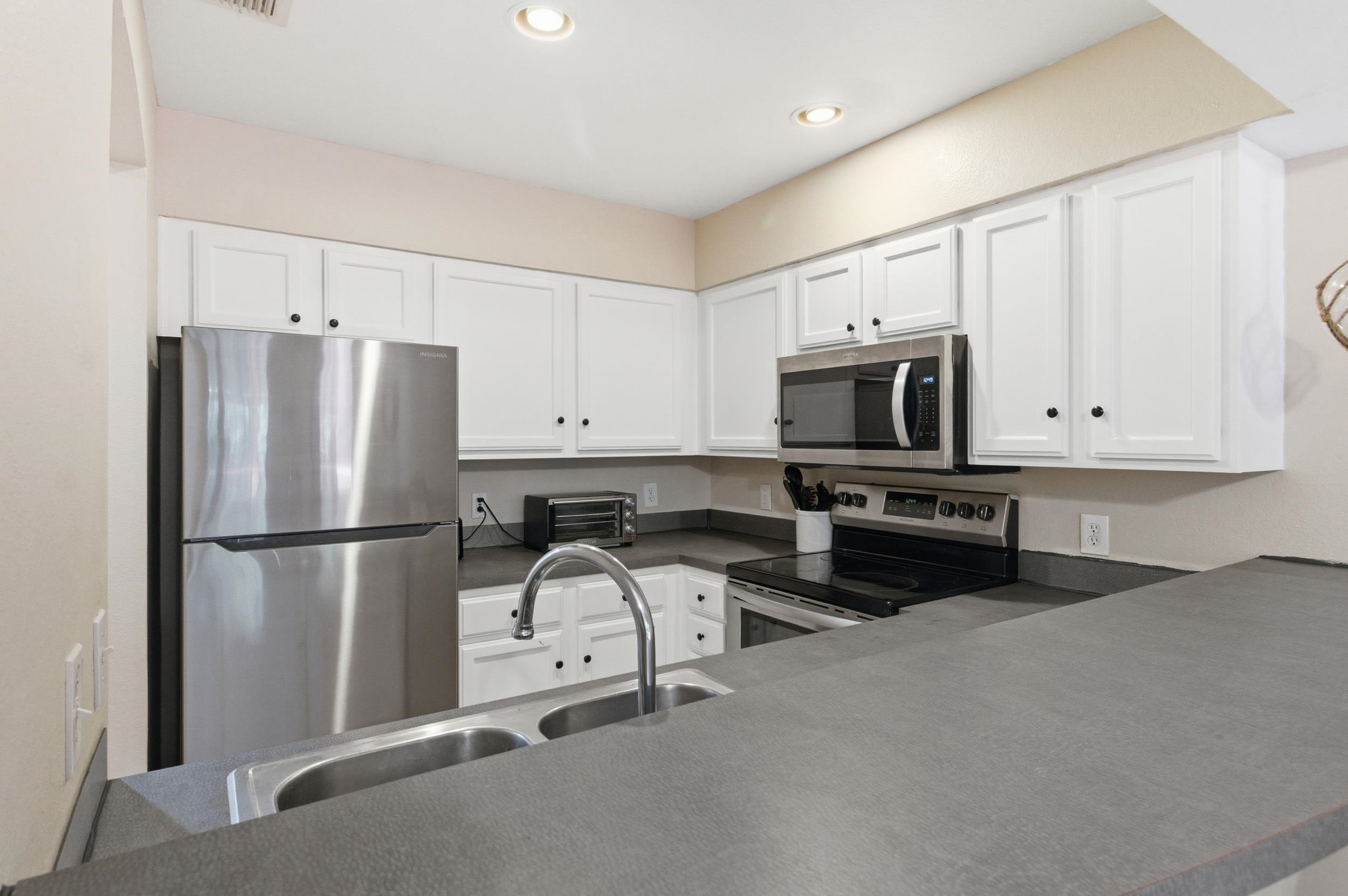741 White Drive Unit: 32
