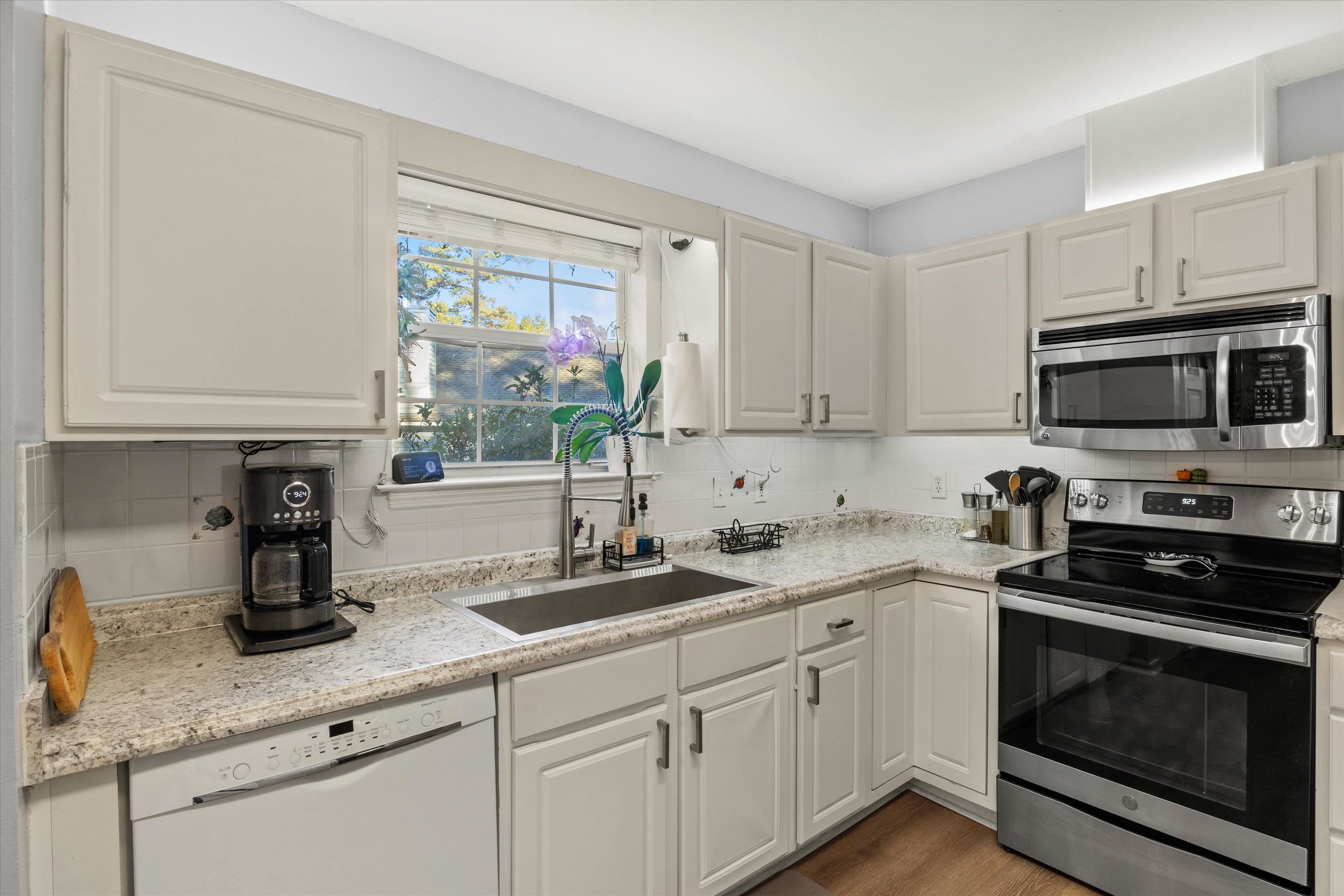 2728 Oakleigh Court