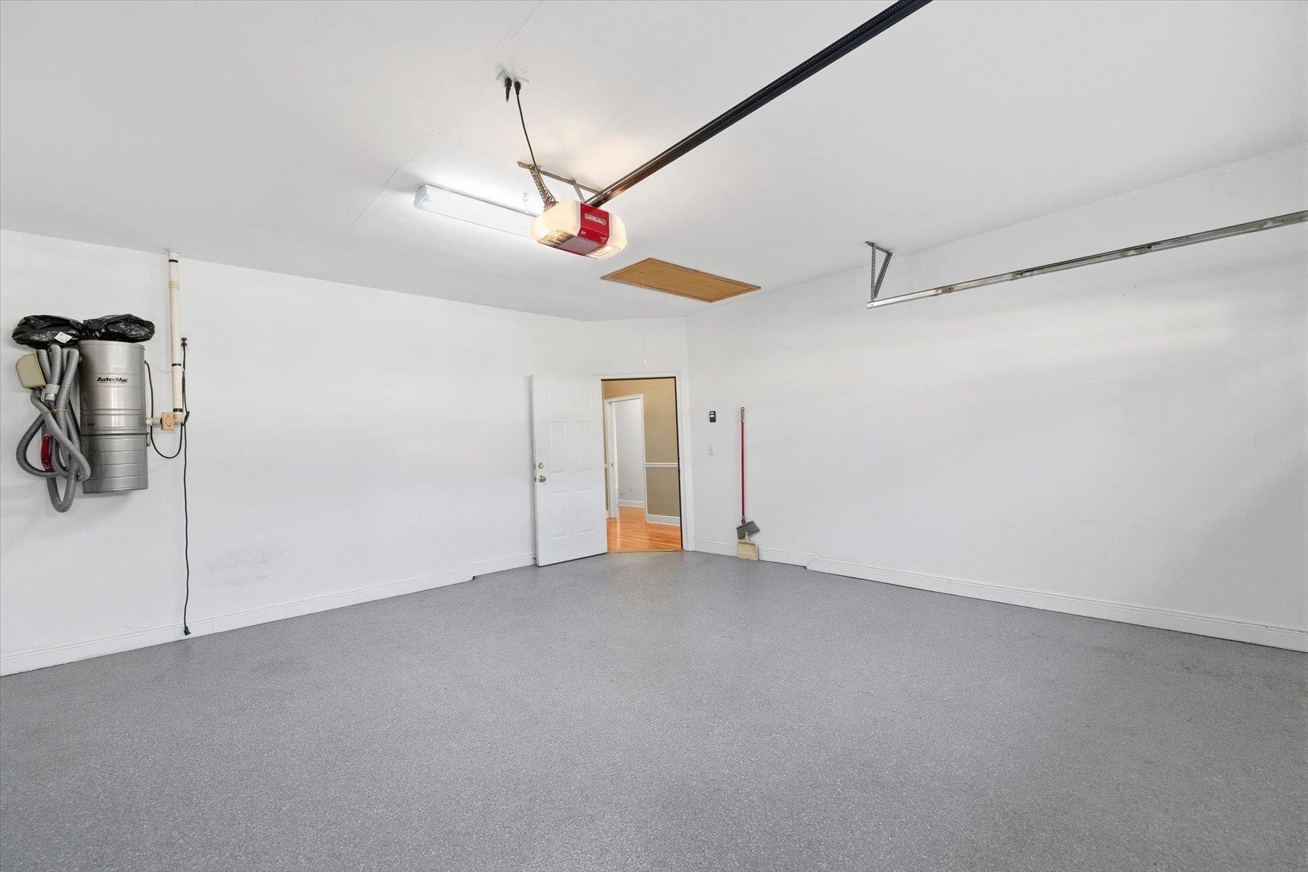 3343 Piping Rock