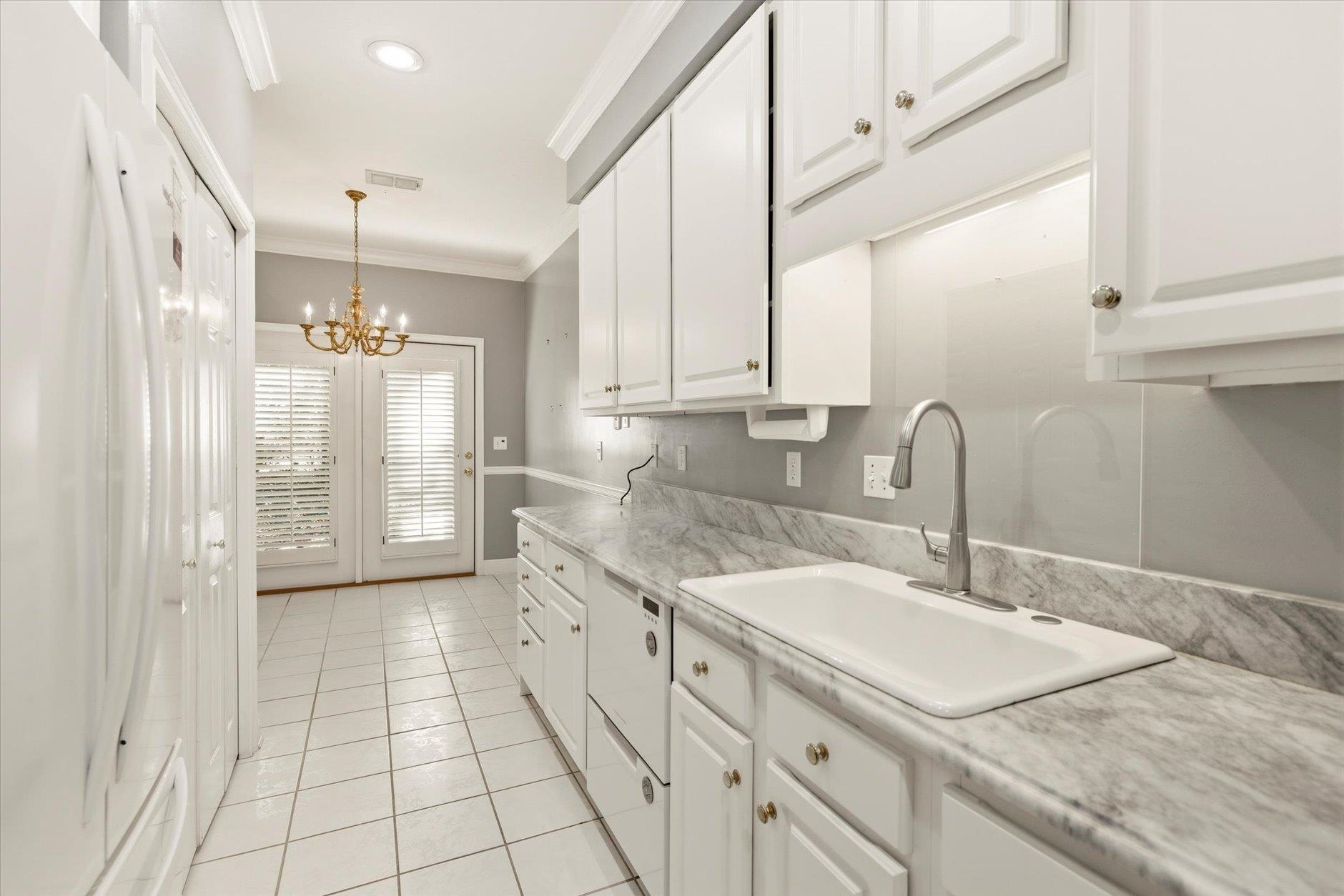 3343 Piping Rock