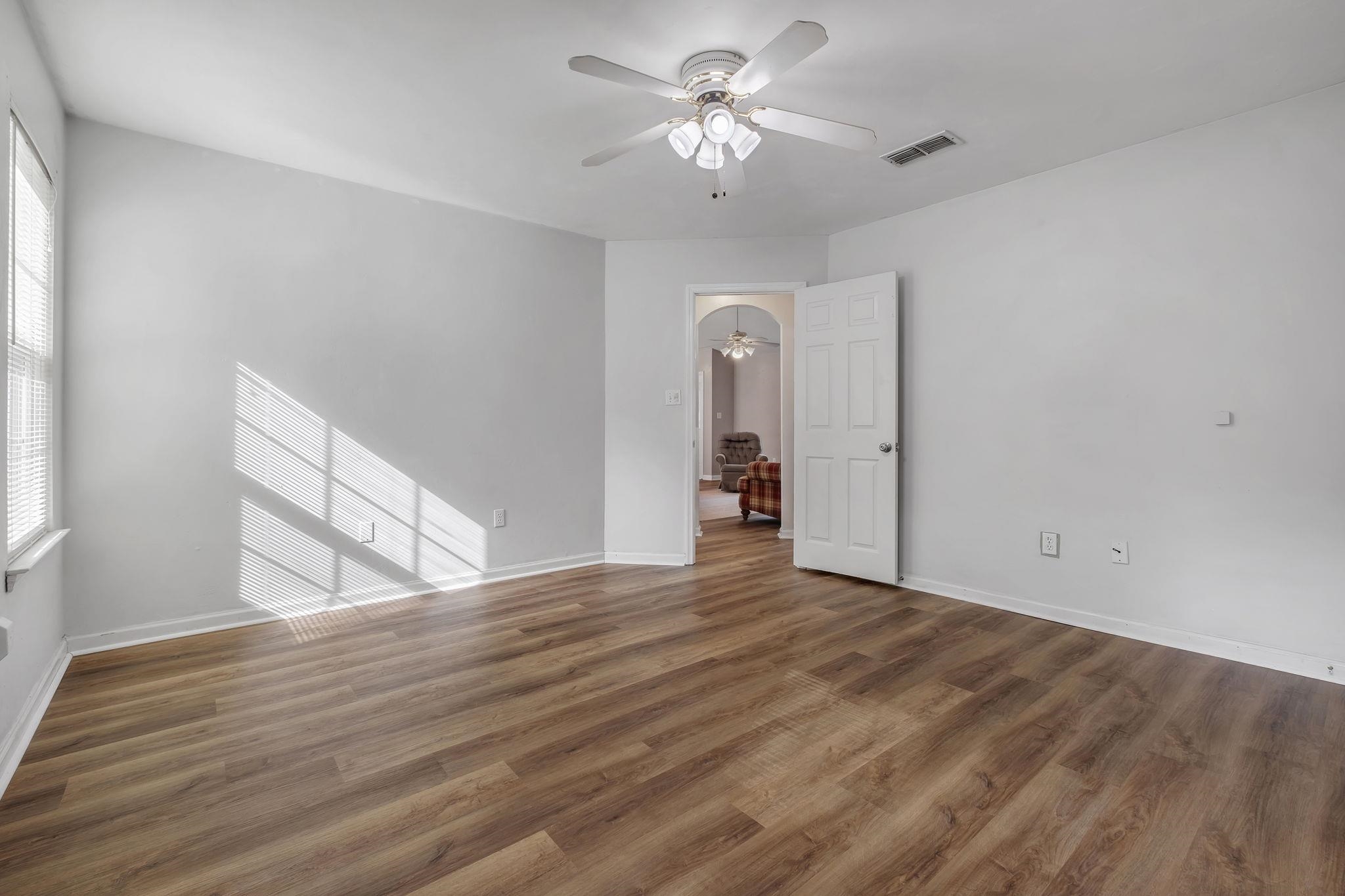 117 Shadow Oak Circle