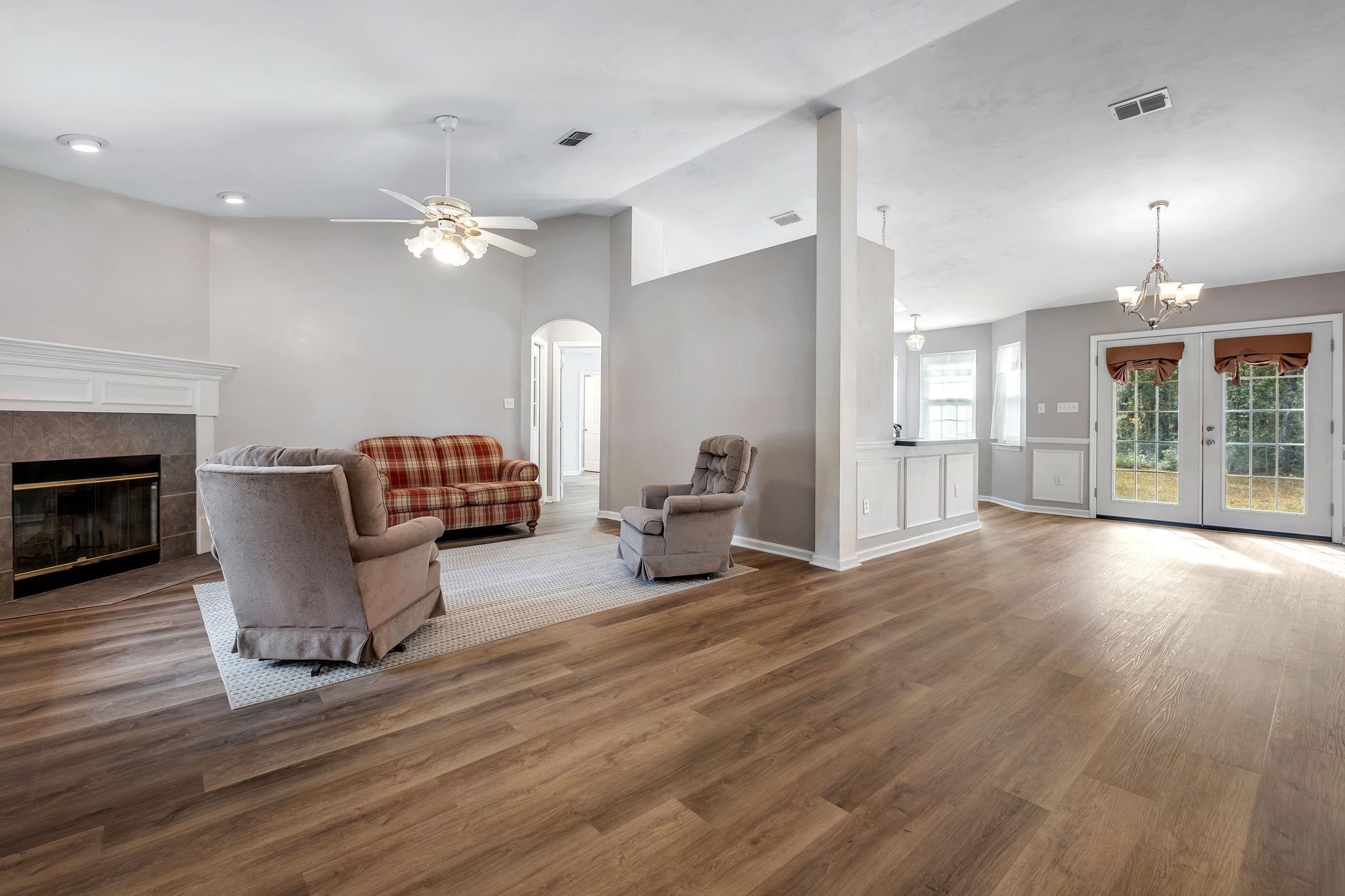 117 Shadow Oak Circle