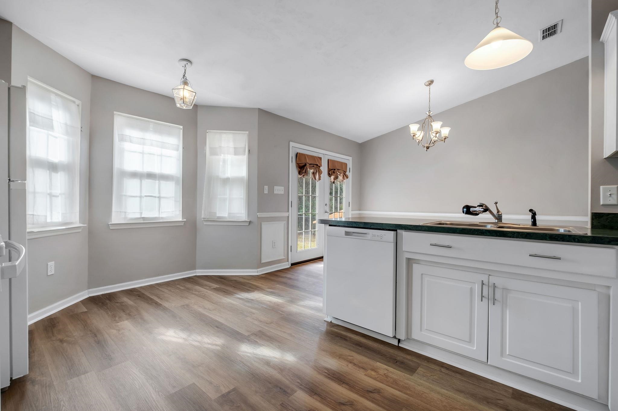 117 Shadow Oak Circle