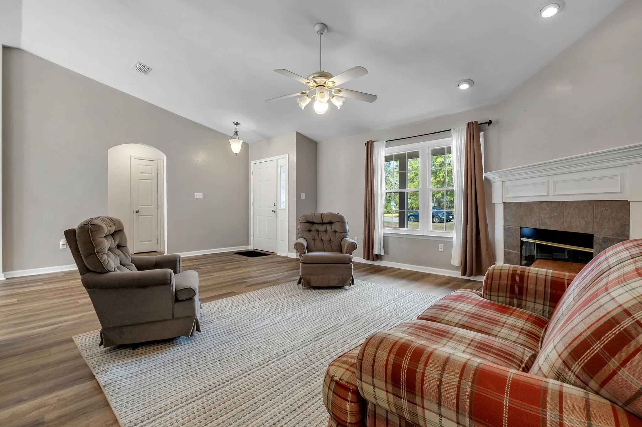 117 Shadow Oak Circle