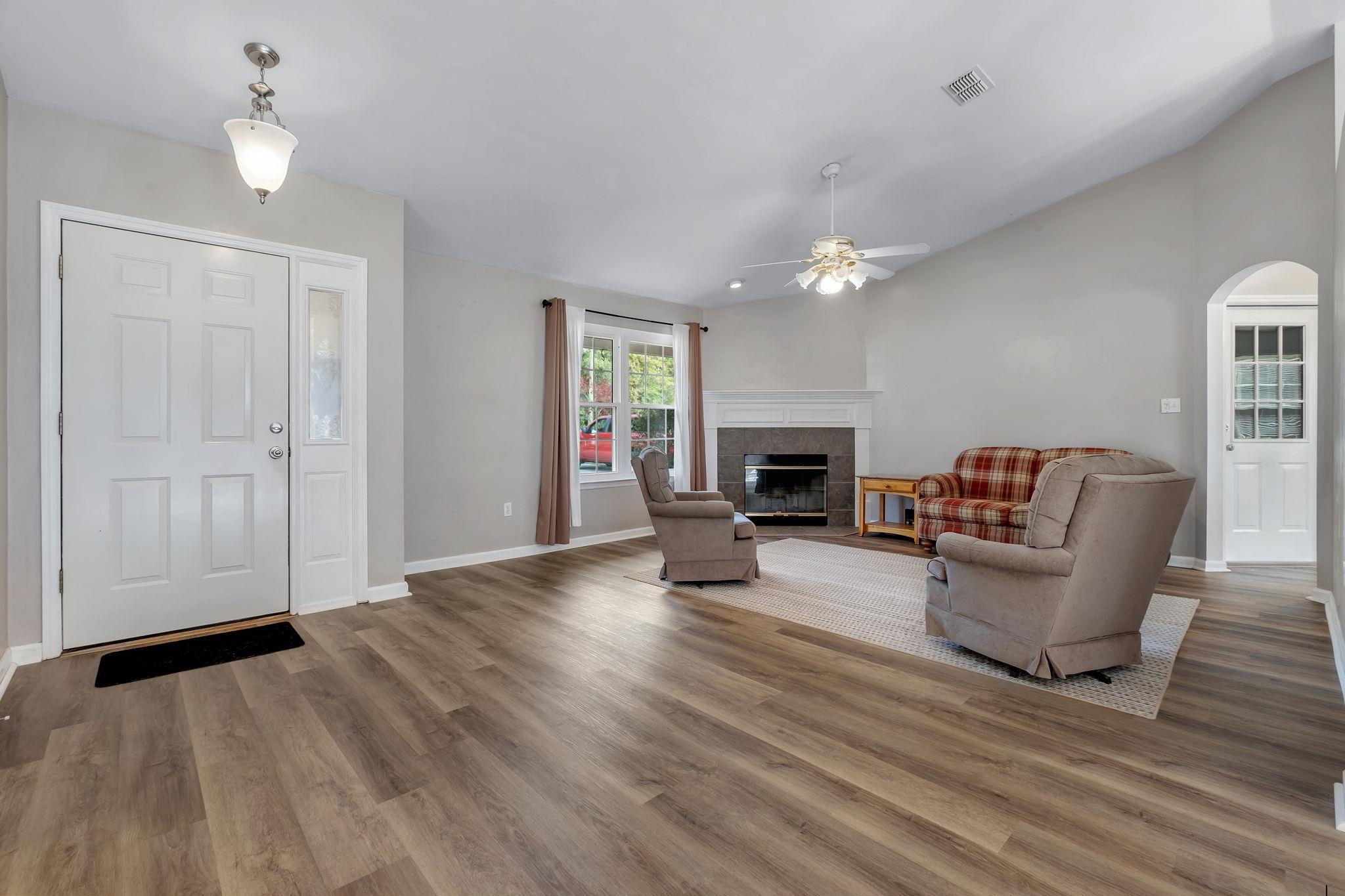 117 Shadow Oak Circle