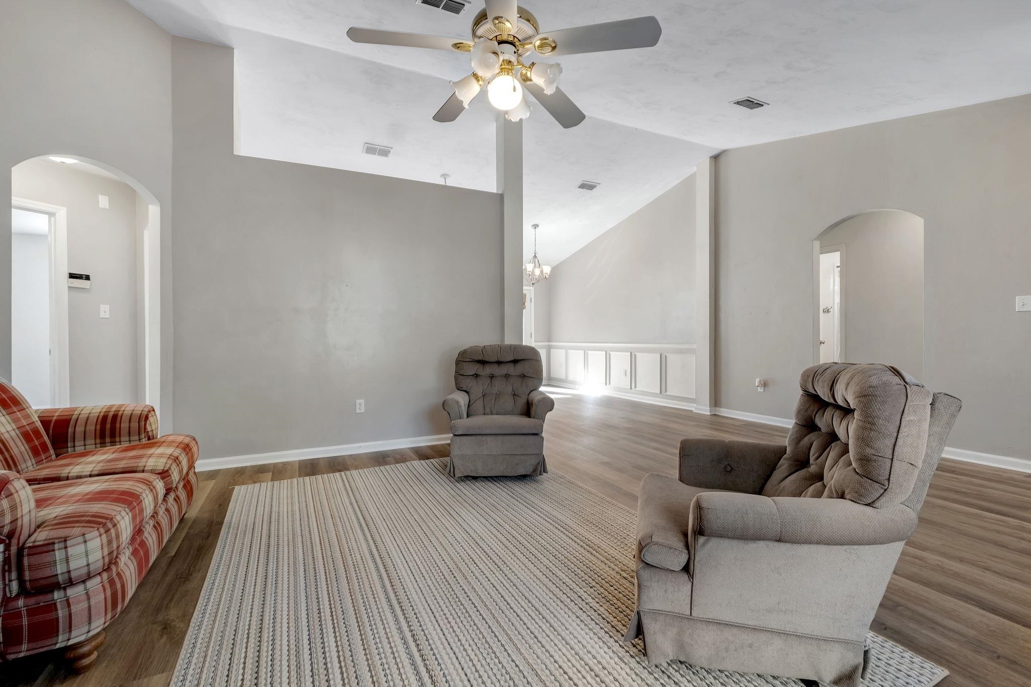 117 Shadow Oak Circle