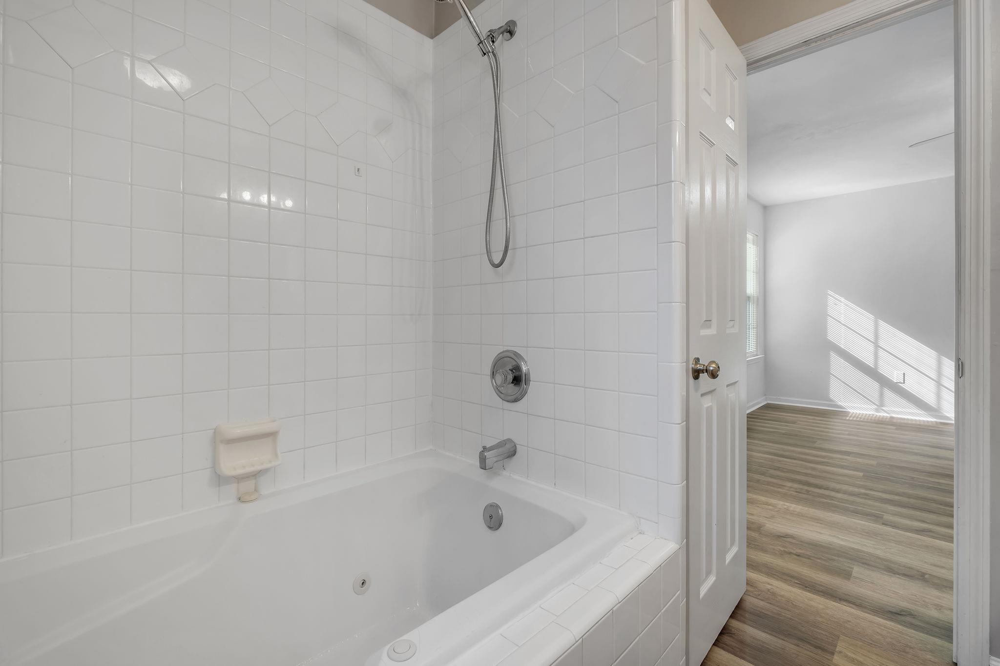 117 Shadow Oak Circle