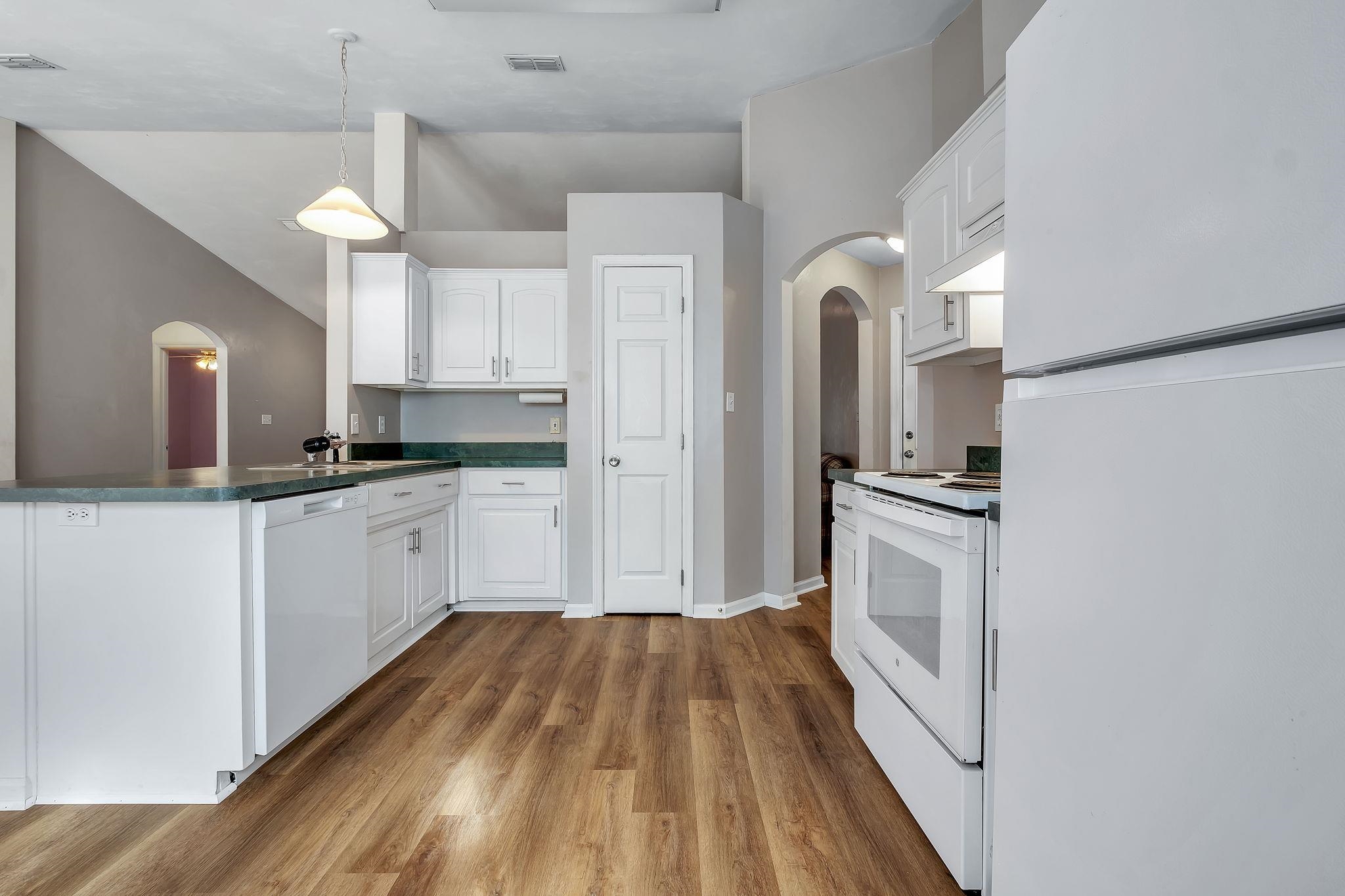 117 Shadow Oak Circle