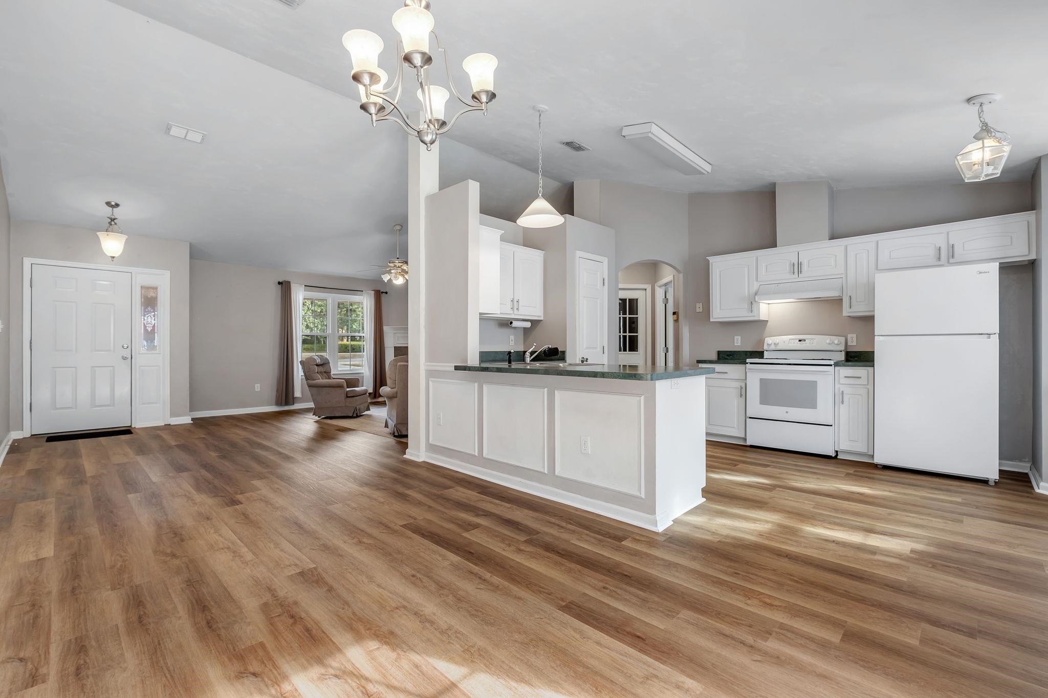 117 Shadow Oak Circle