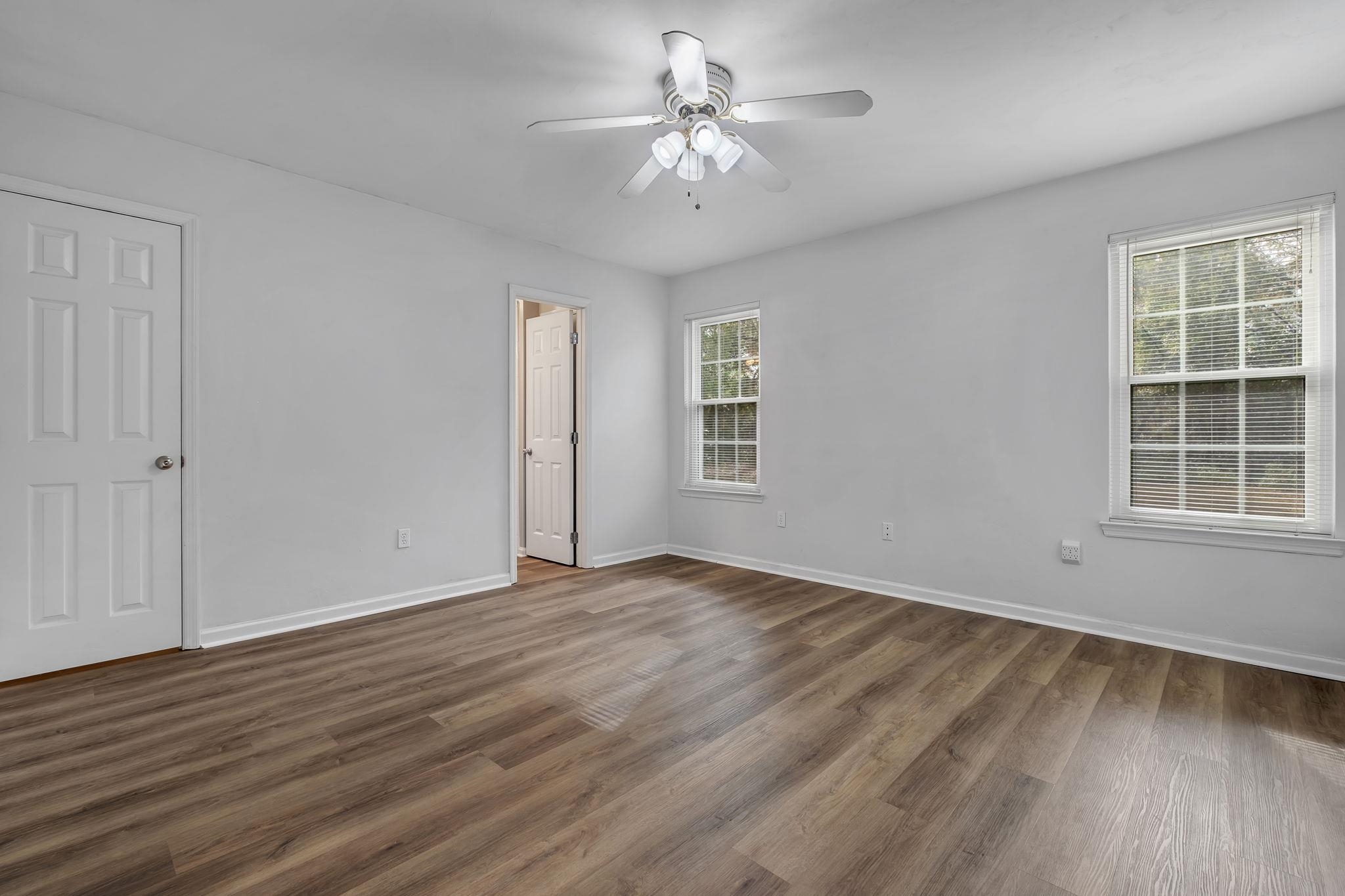 117 Shadow Oak Circle