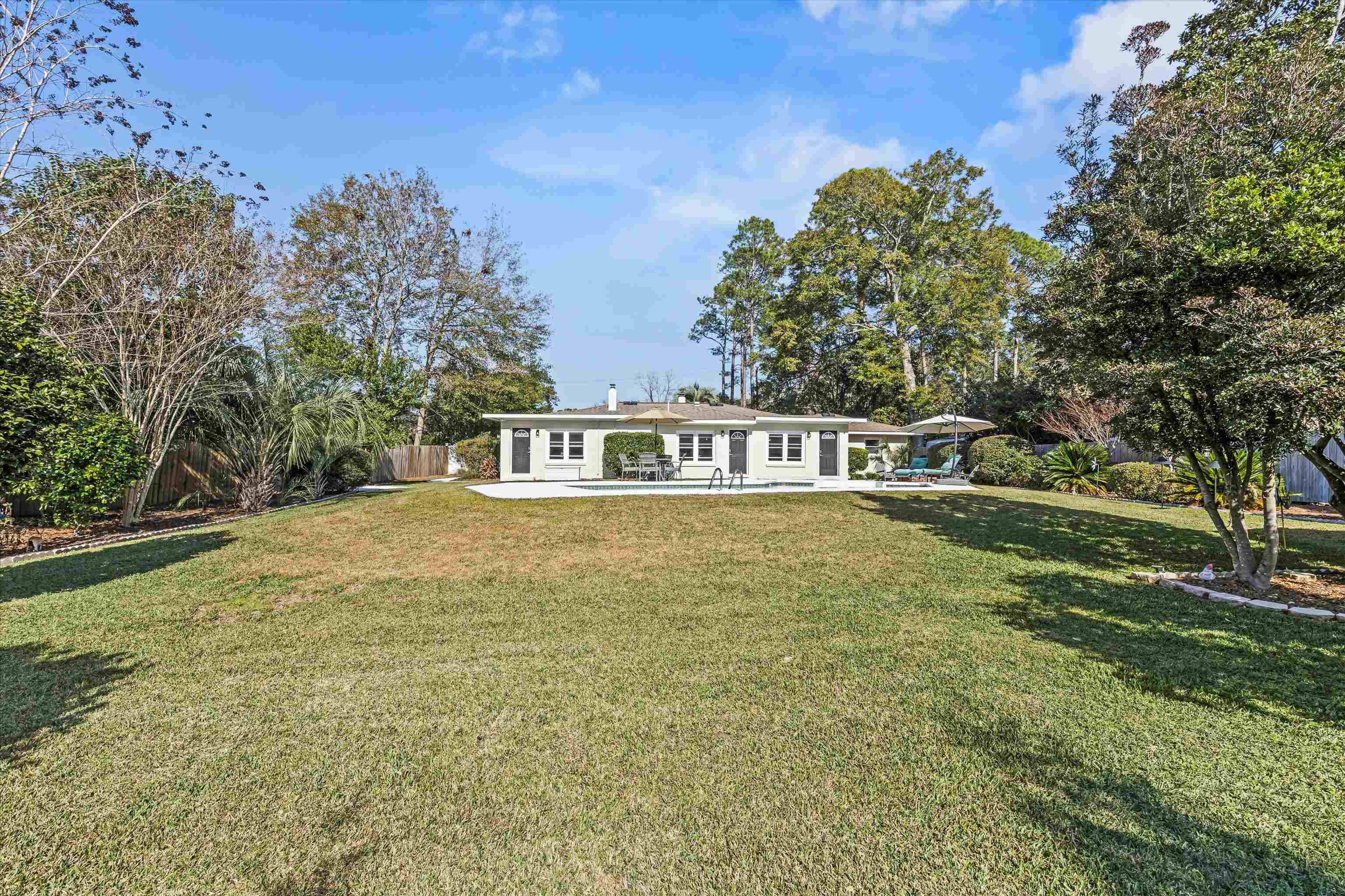 203 GLENVIEW Drive