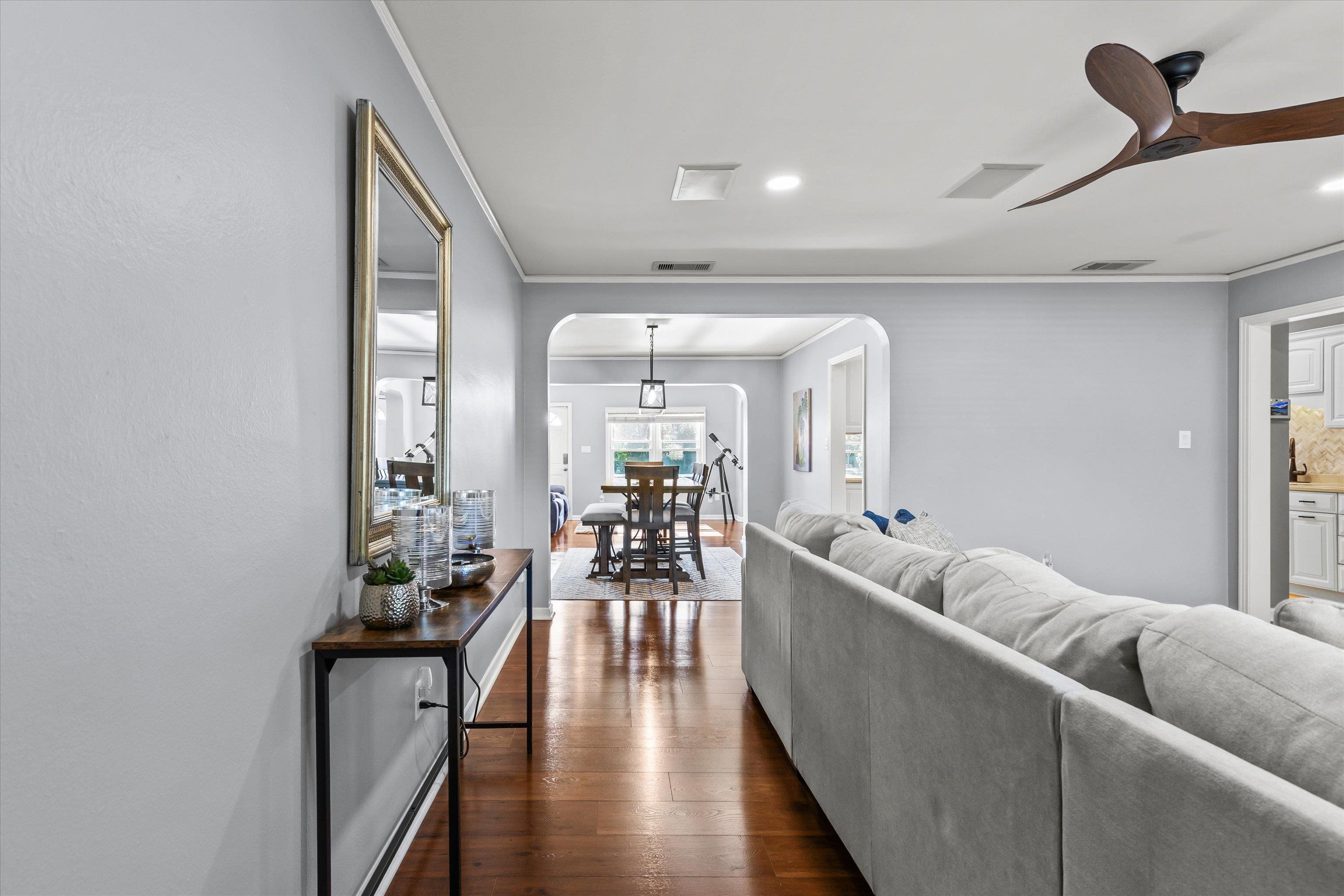 203 GLENVIEW Drive