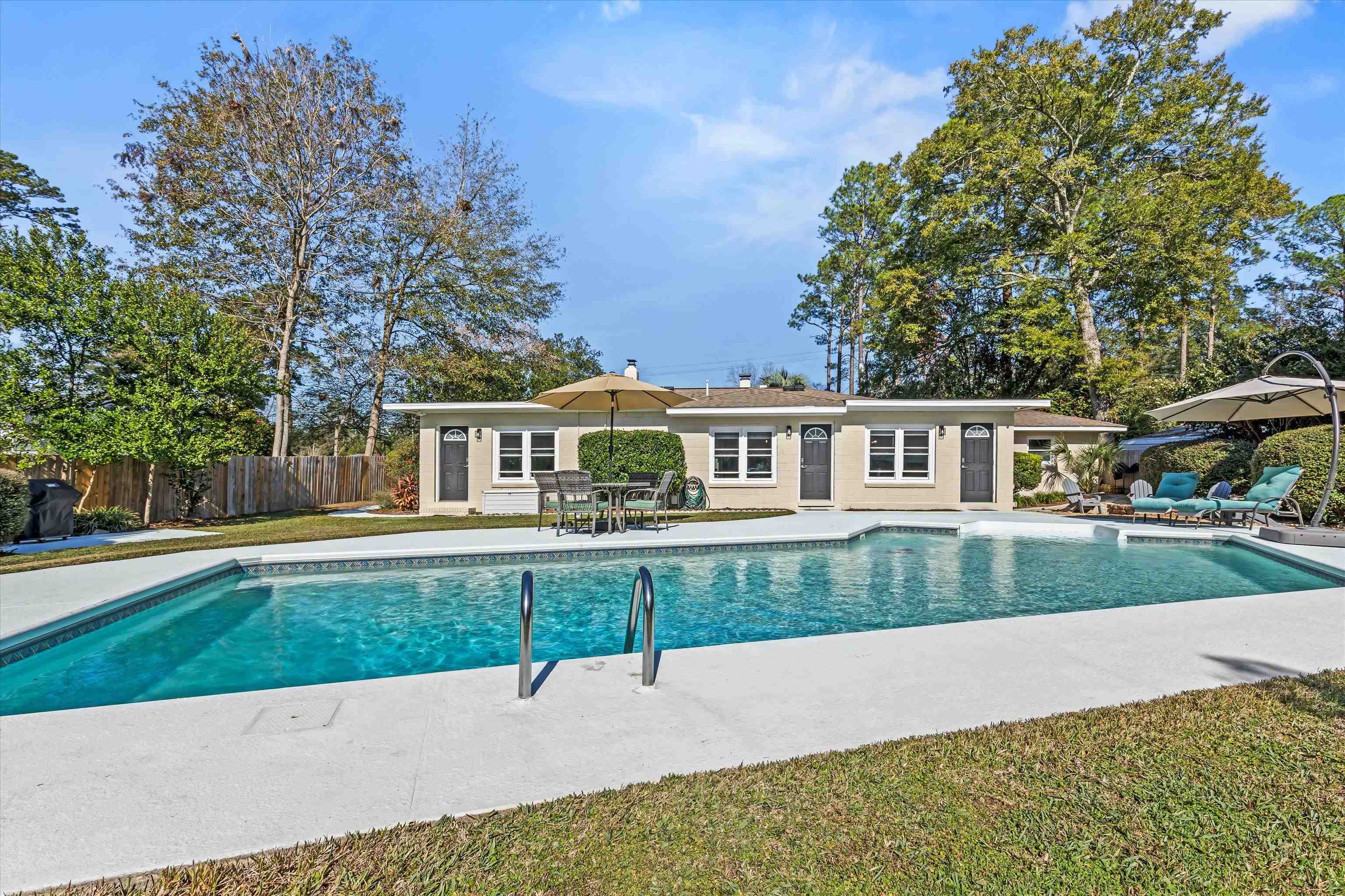203 GLENVIEW Drive
