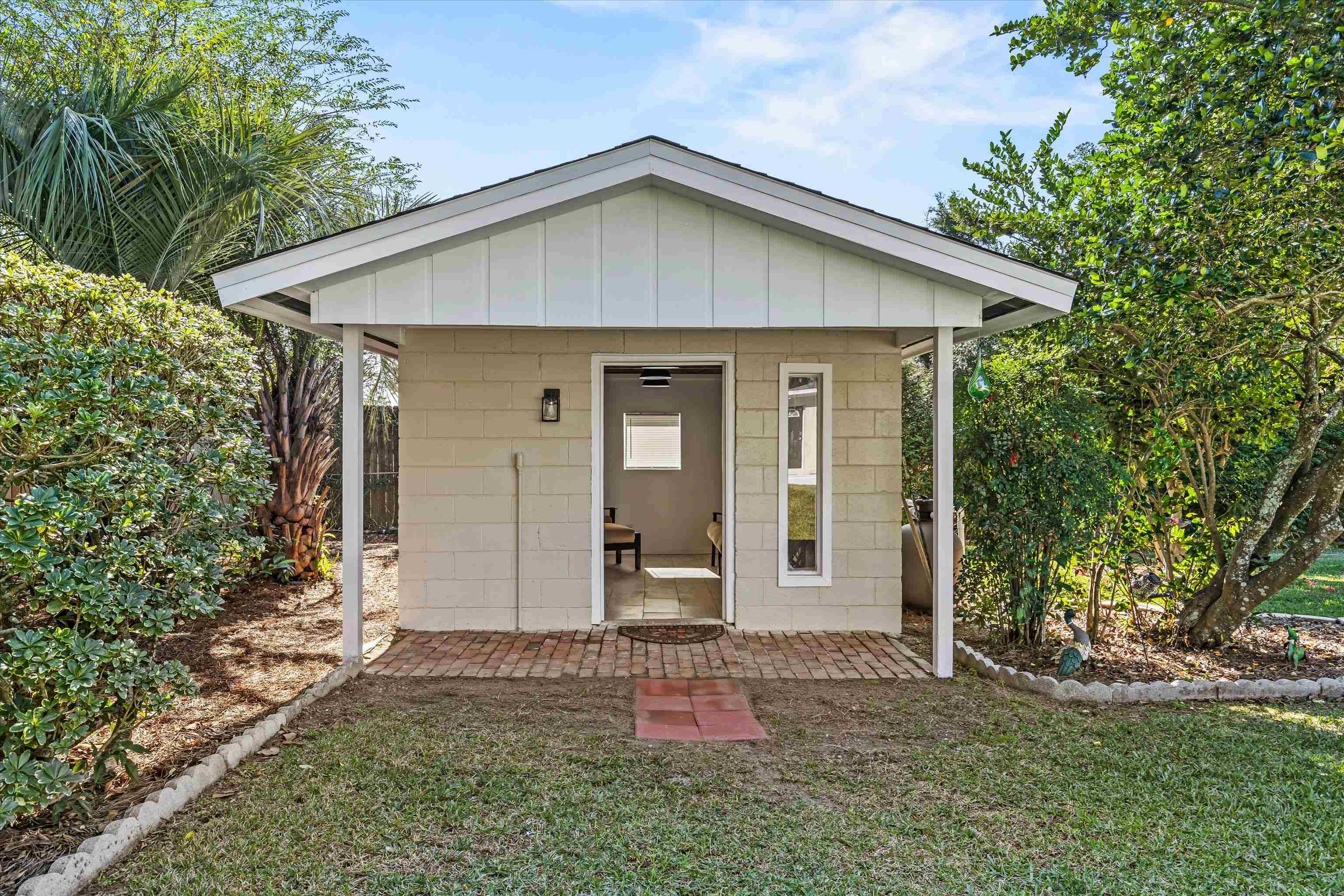 203 GLENVIEW Drive