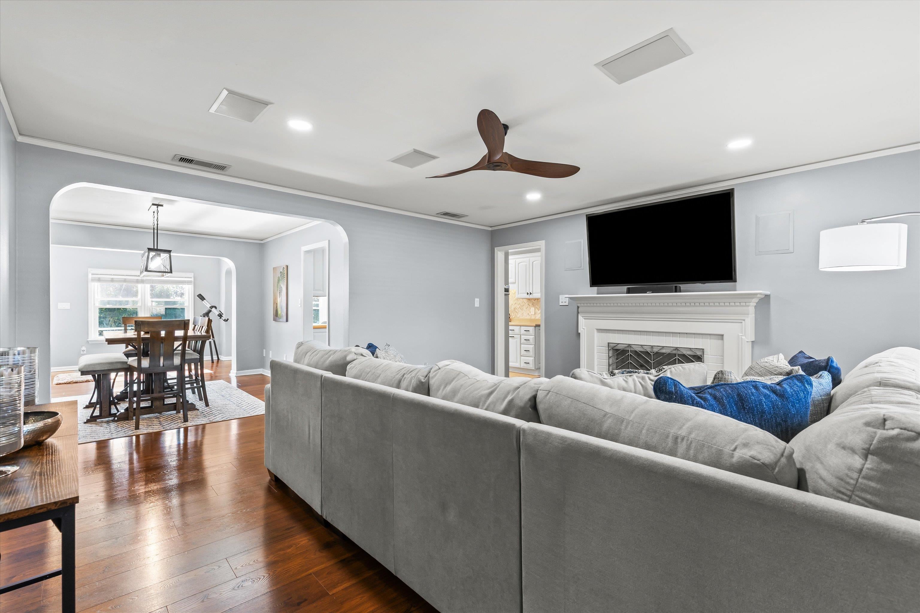 203 GLENVIEW Drive