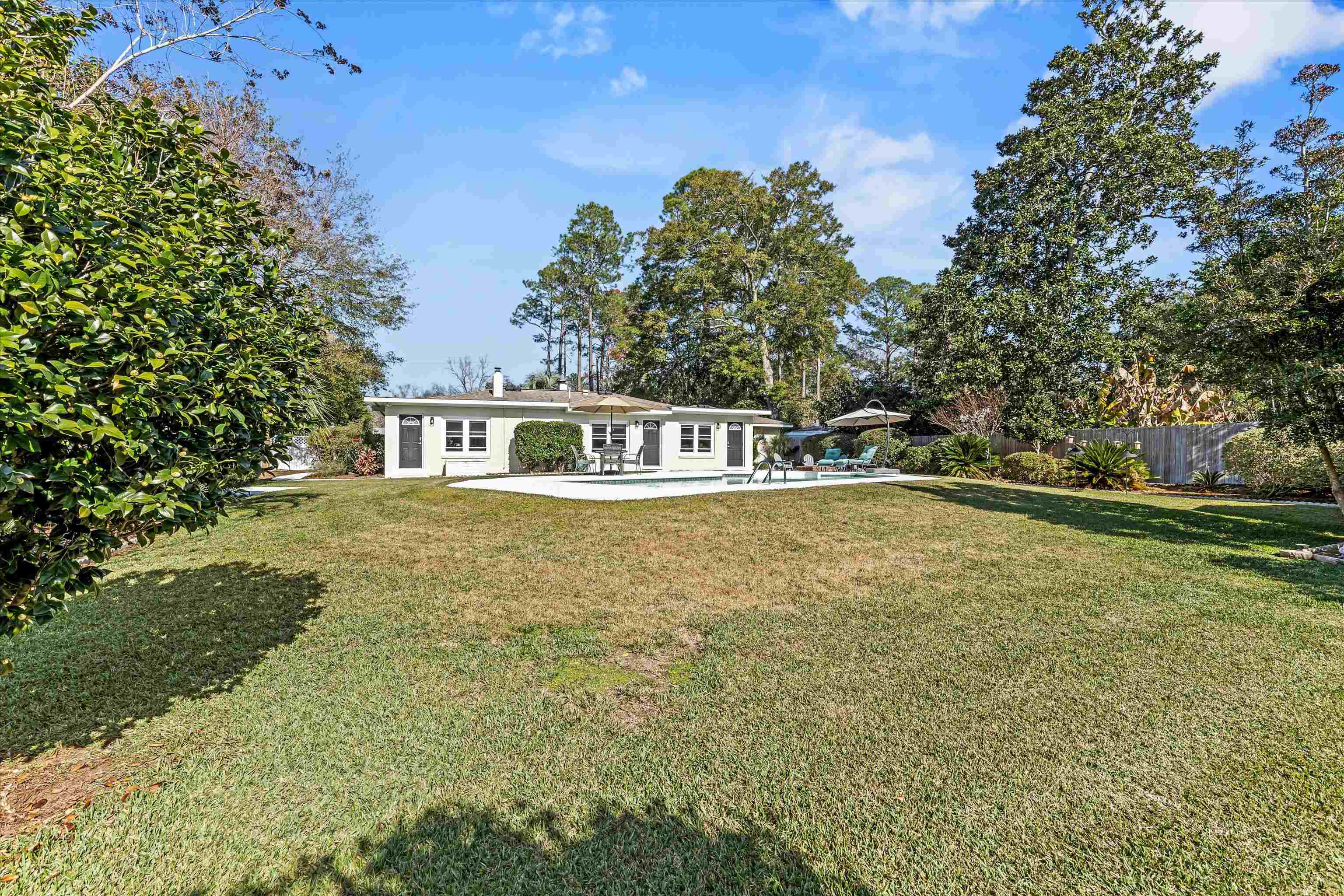 203 GLENVIEW Drive