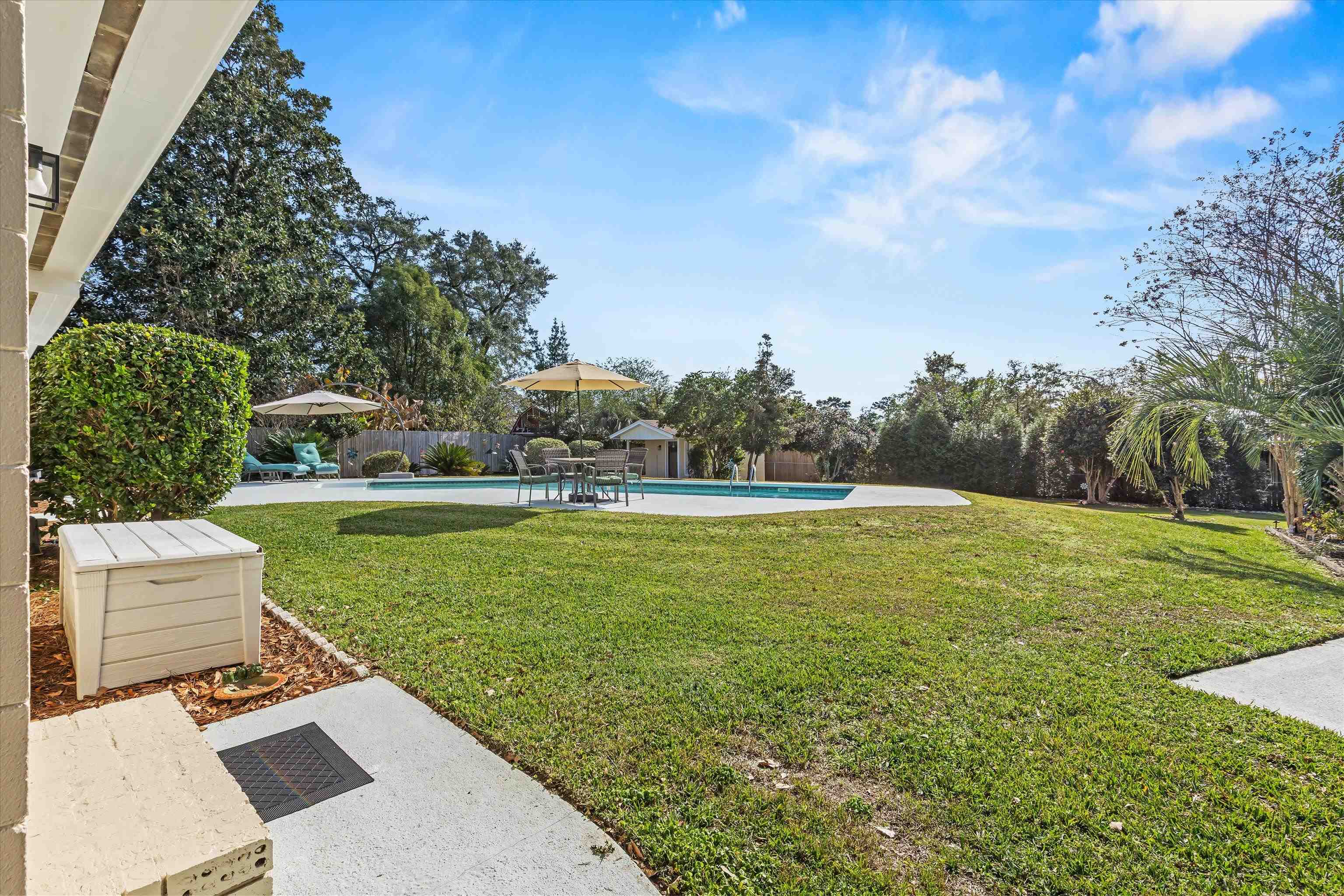 203 GLENVIEW Drive