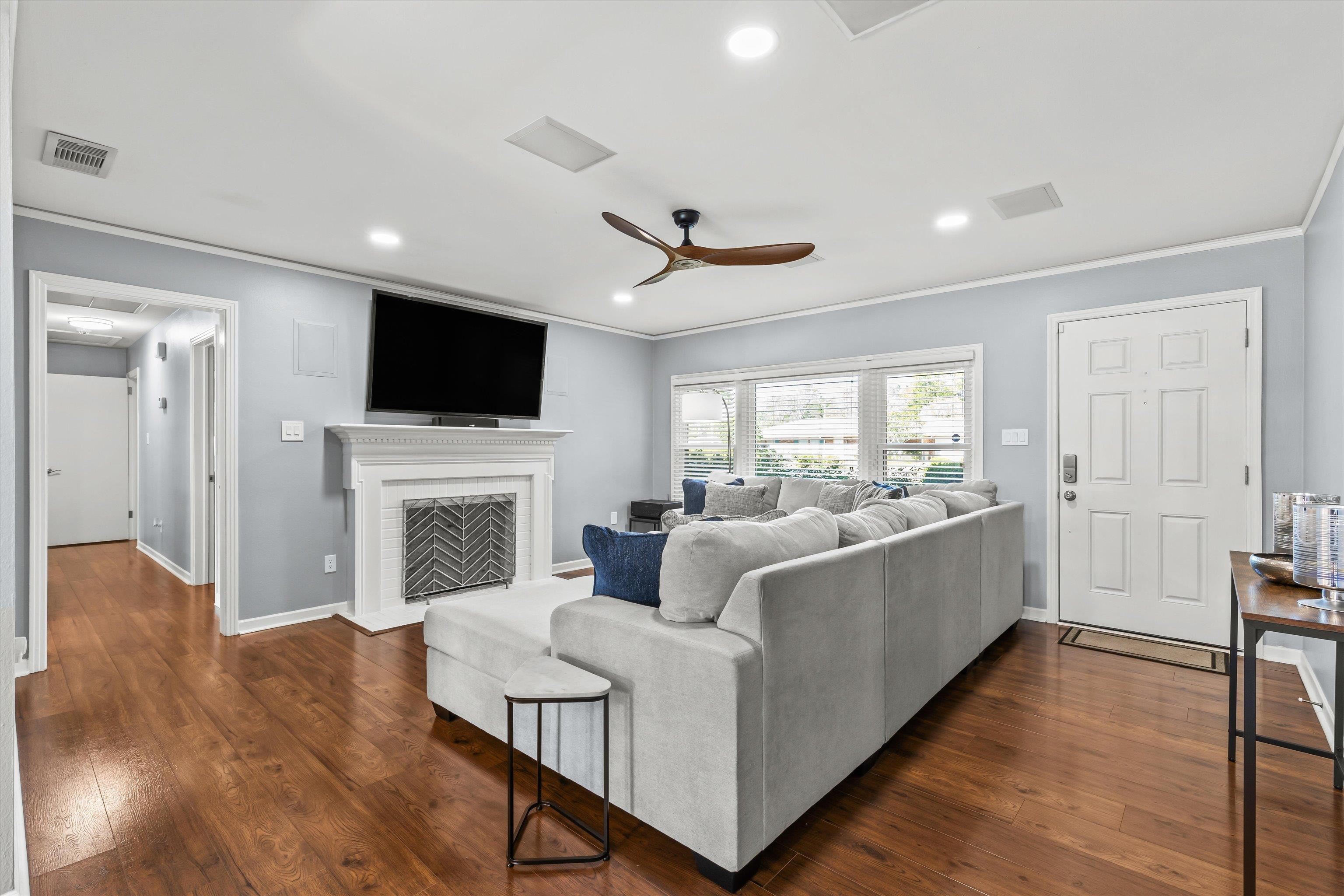 203 GLENVIEW Drive