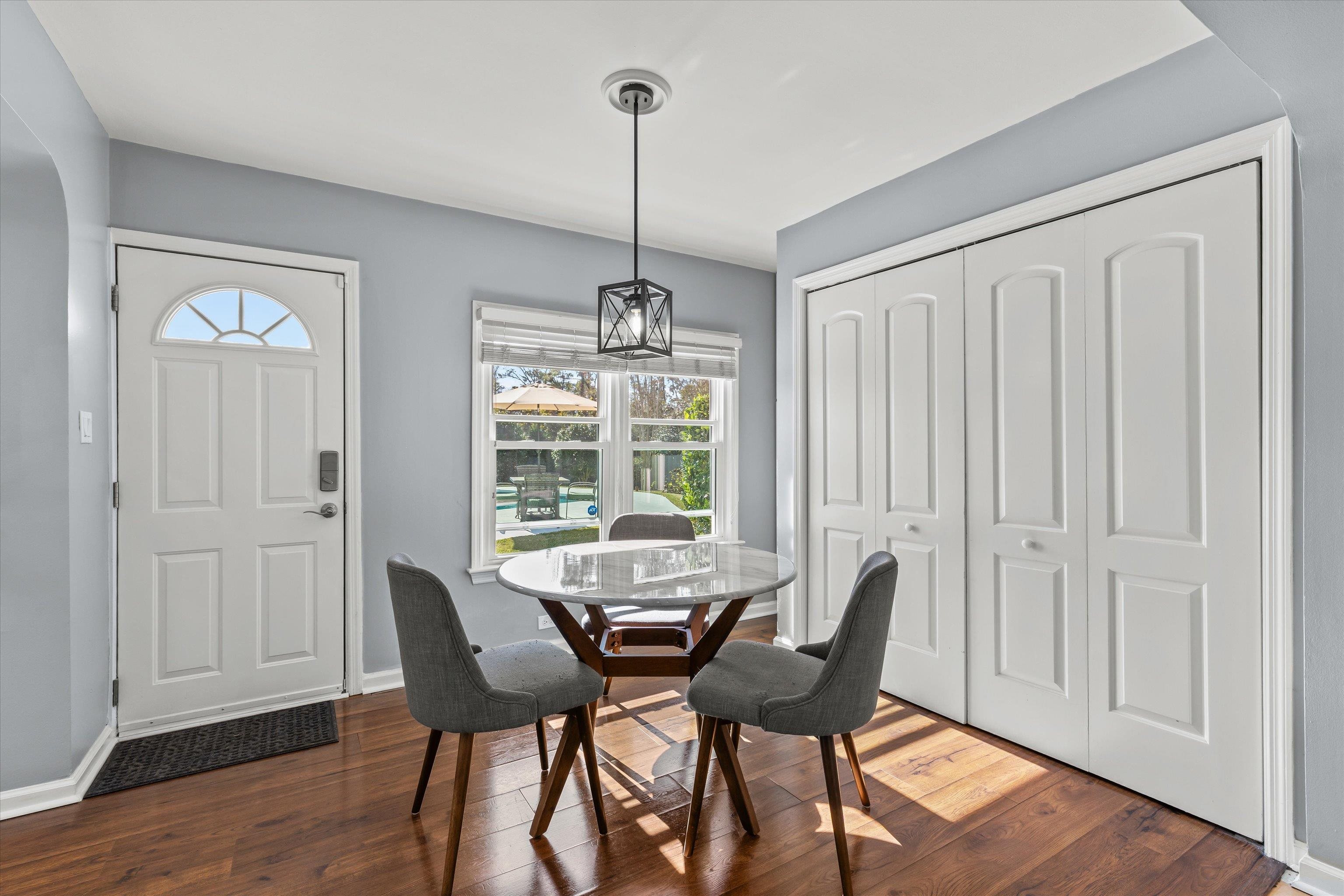 203 GLENVIEW Drive