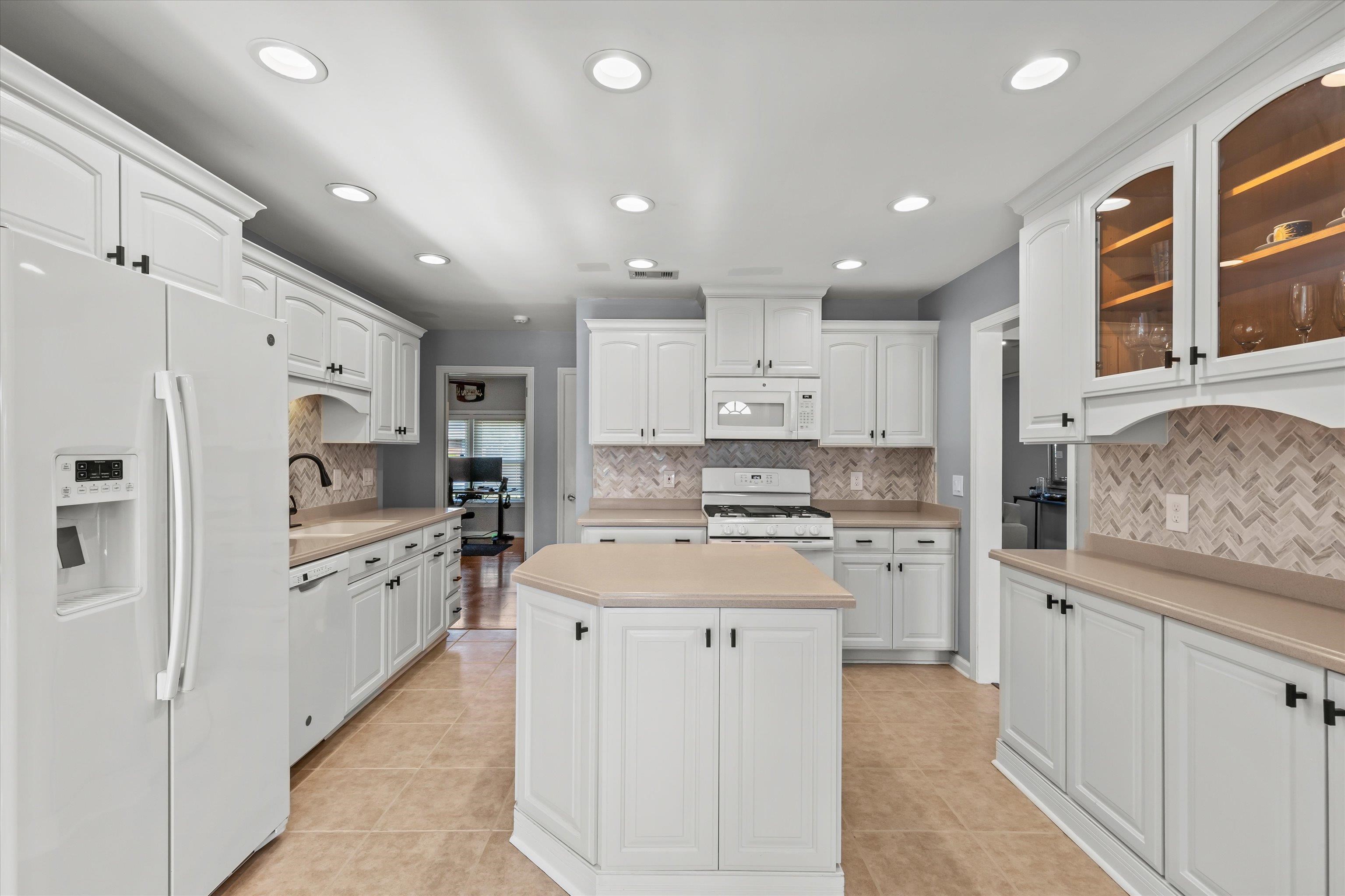203 GLENVIEW Drive