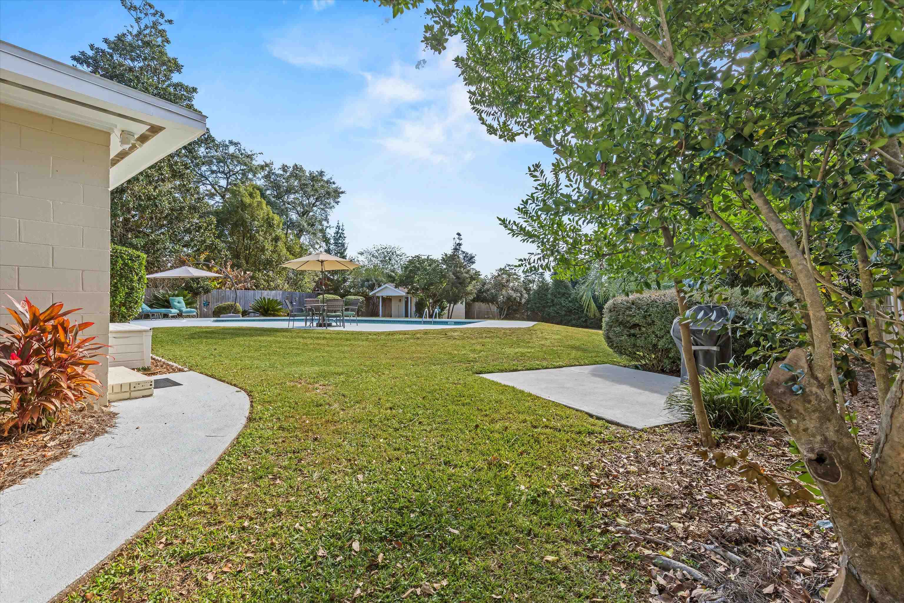 203 GLENVIEW Drive