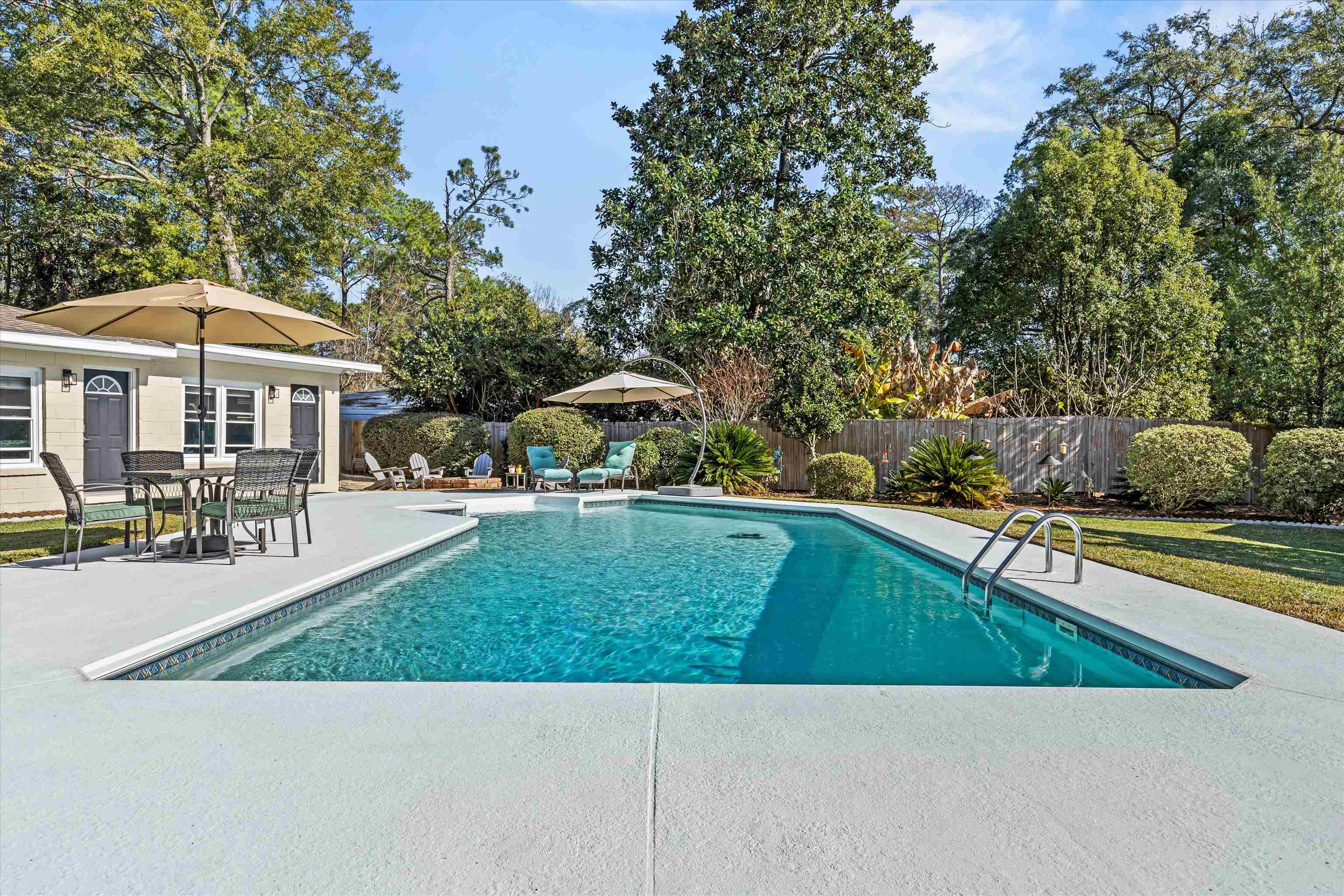 203 GLENVIEW Drive
