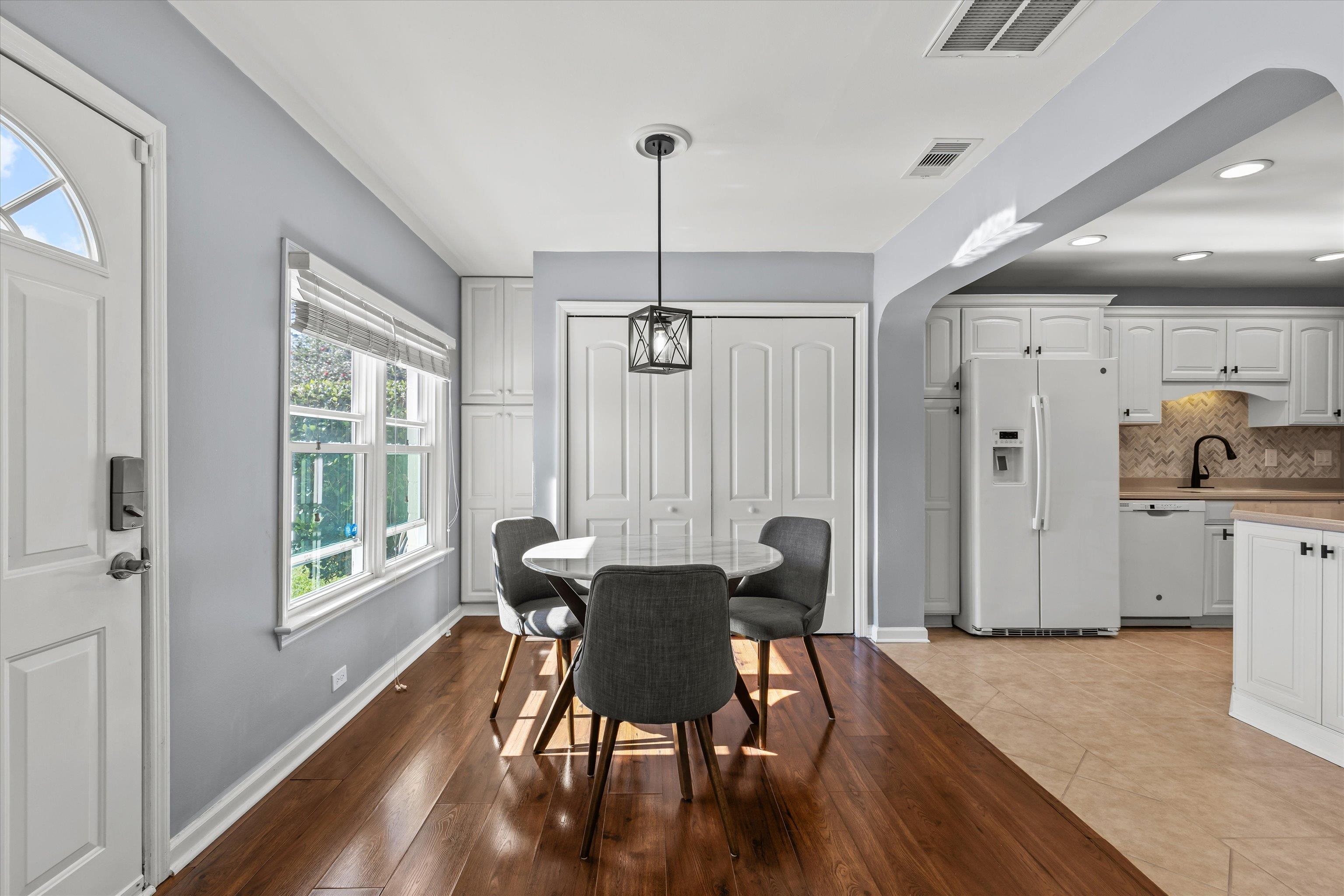 203 GLENVIEW Drive